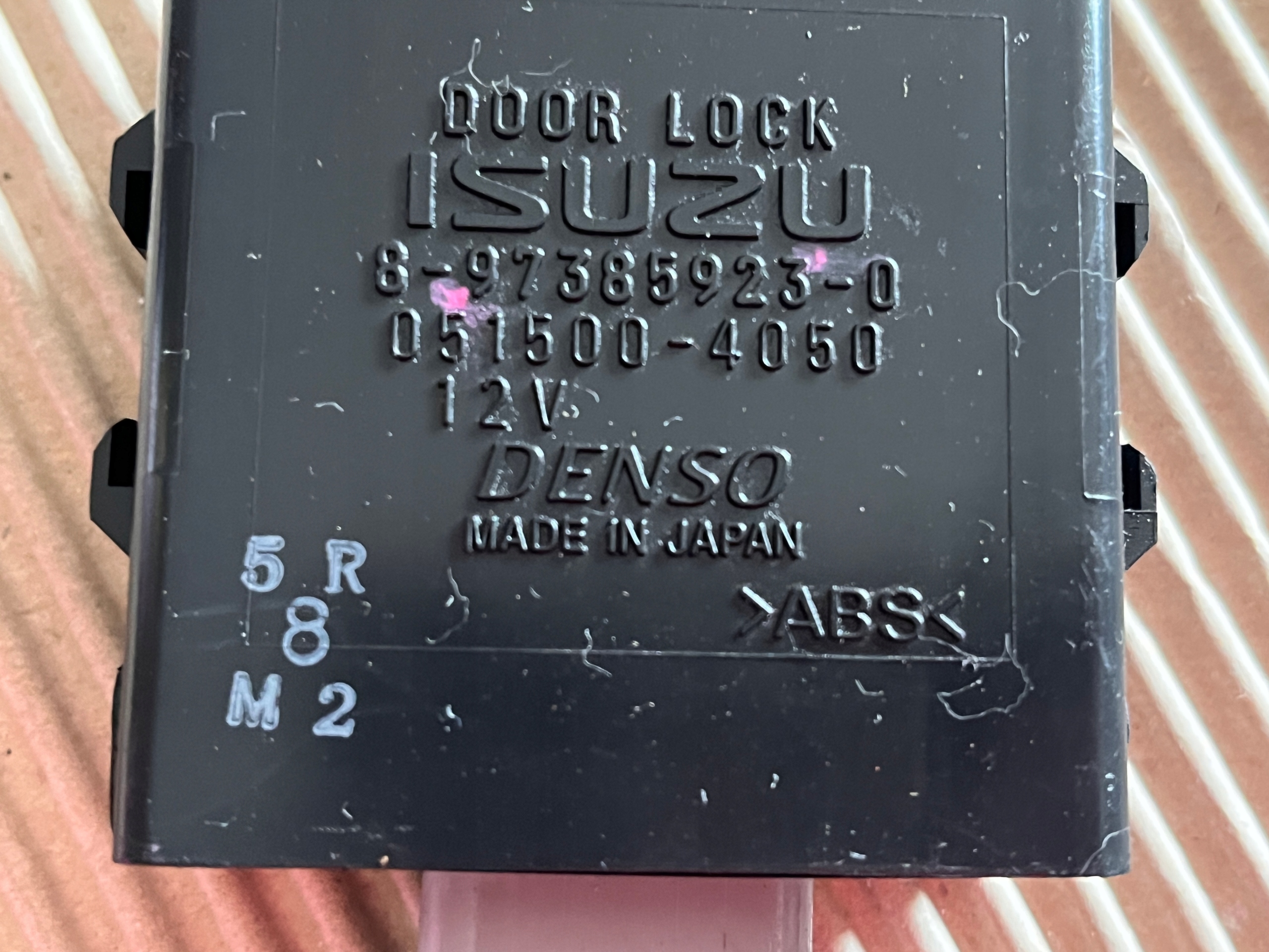 ISUZU D-MAX II module unité de commande électronique uce de la serrure 8-97385923-0