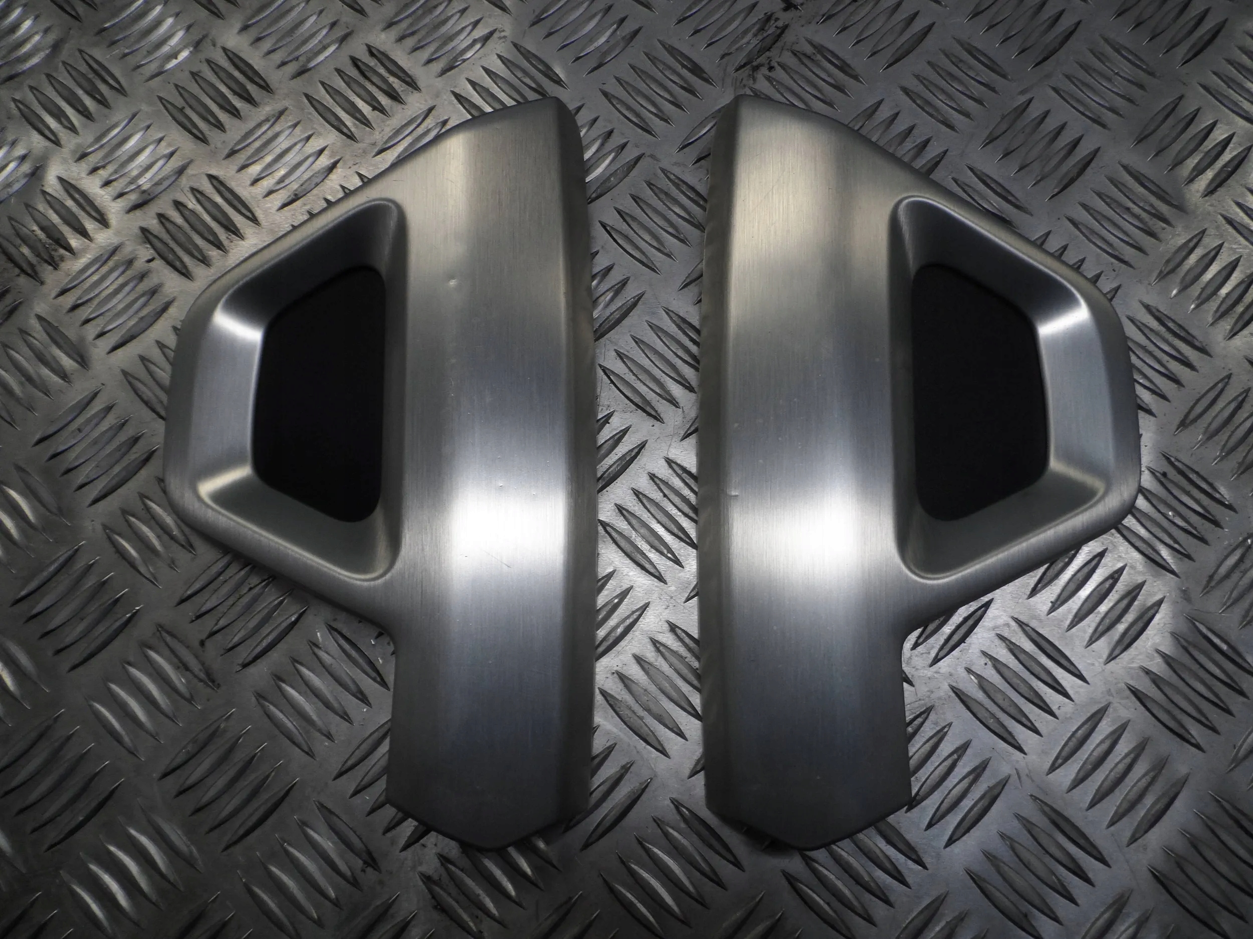 LISTWA TUNELU LEWA RANGE ROVER VOGUE L405