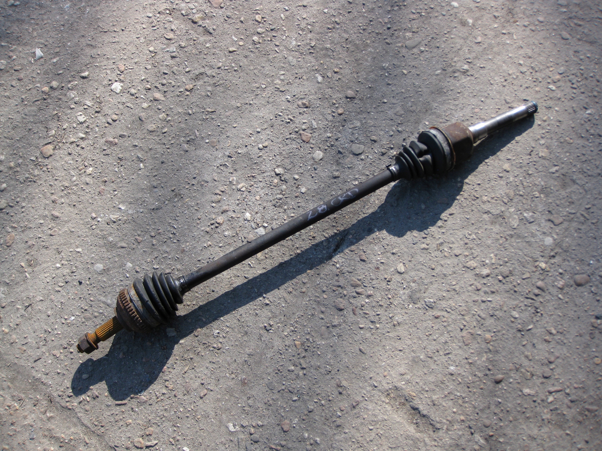CHRYSLER VOYAGER 2.8 CRD semi-axis right front 04641882AD