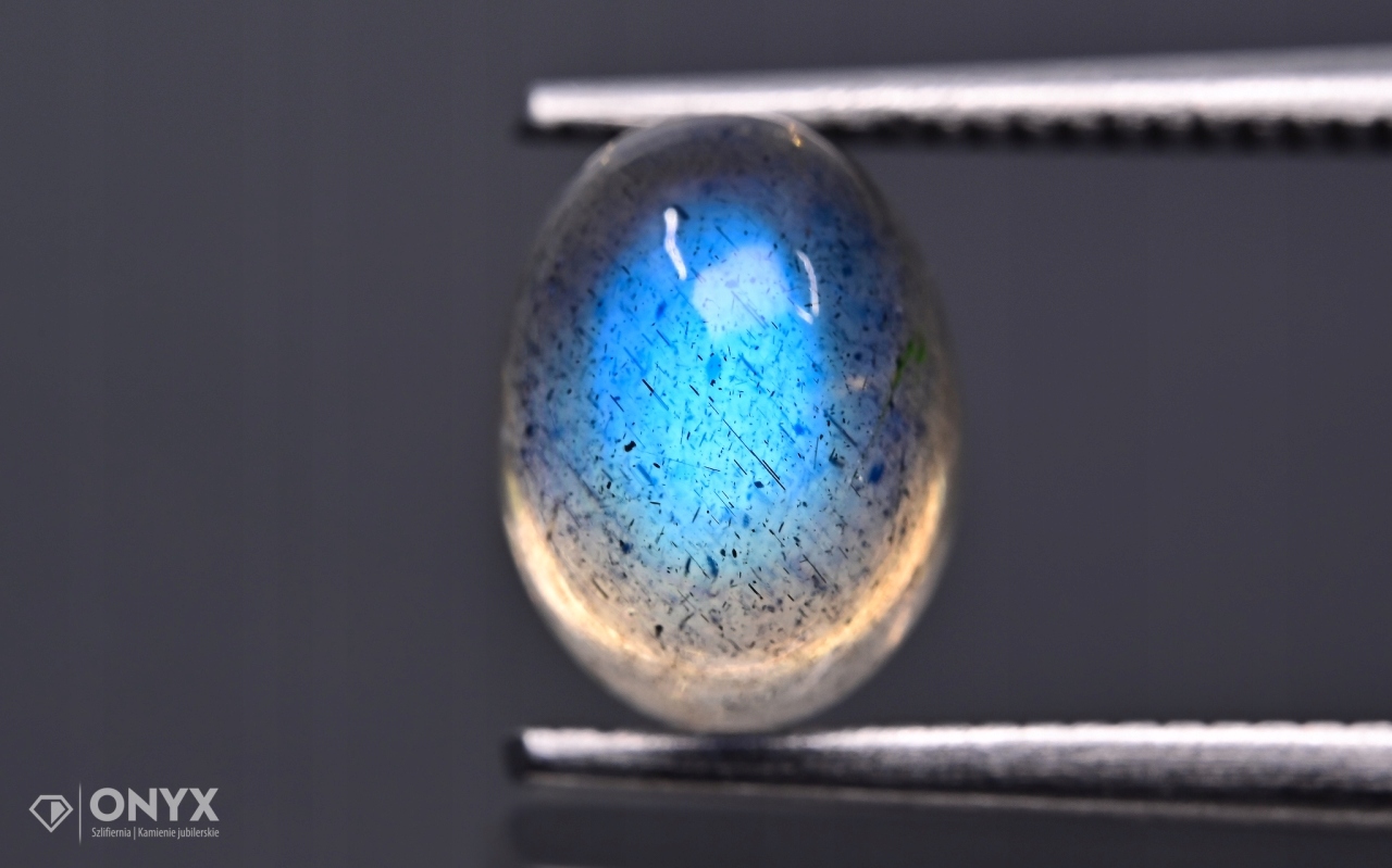 Labradorit kabošon A ovál 8x6 mm