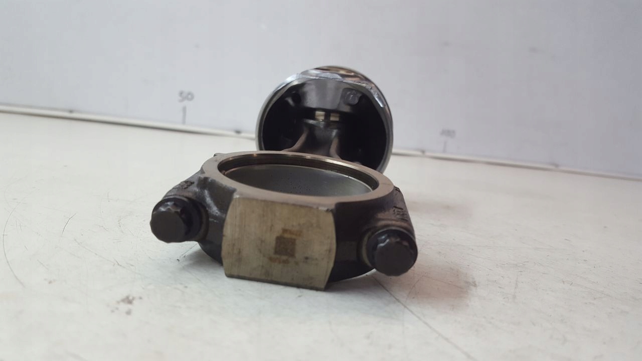 piston connecting rod 2,0 TDI BKD