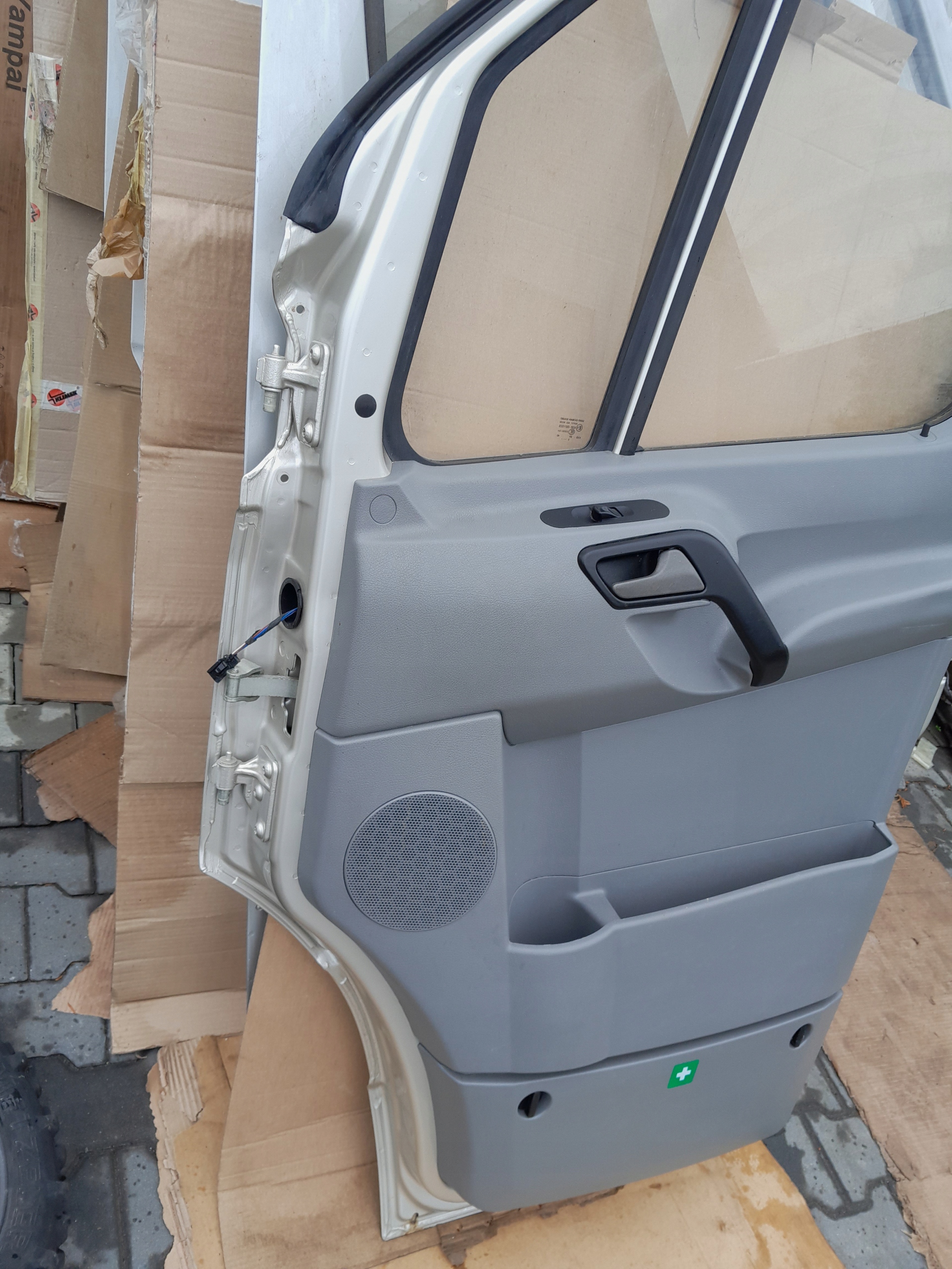 SPRINTER W 906 CRAFTER DRZWI PRAWY PRZÓD ZŁOTE Producent części Mercedes-Benz OE