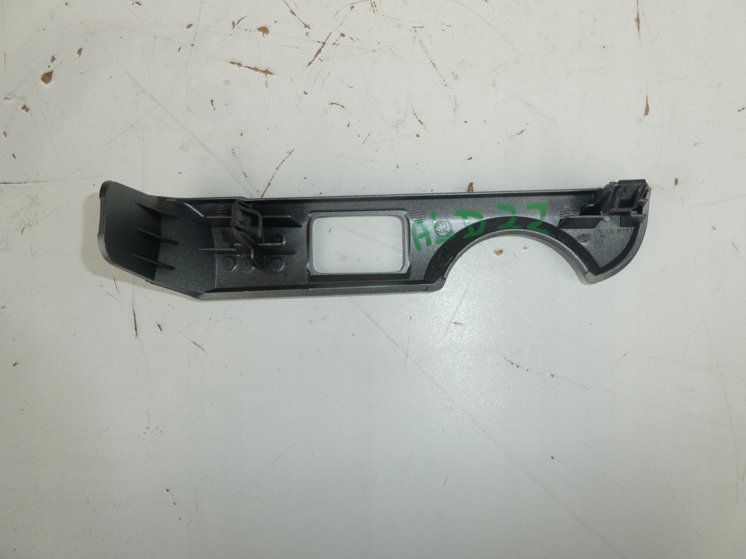 YETI moulding frame controls 5L1858417