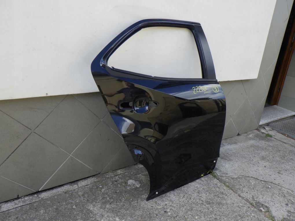 TOYOTA YARIS CROSS 2020- door right front rear.