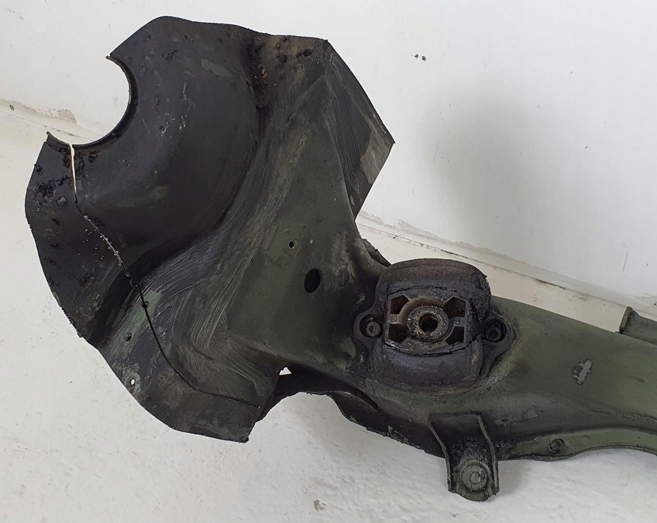PODŁUŻNICE BELKA SILNIKA MERCEDES W126 Typ samochodu Samochody osobowe