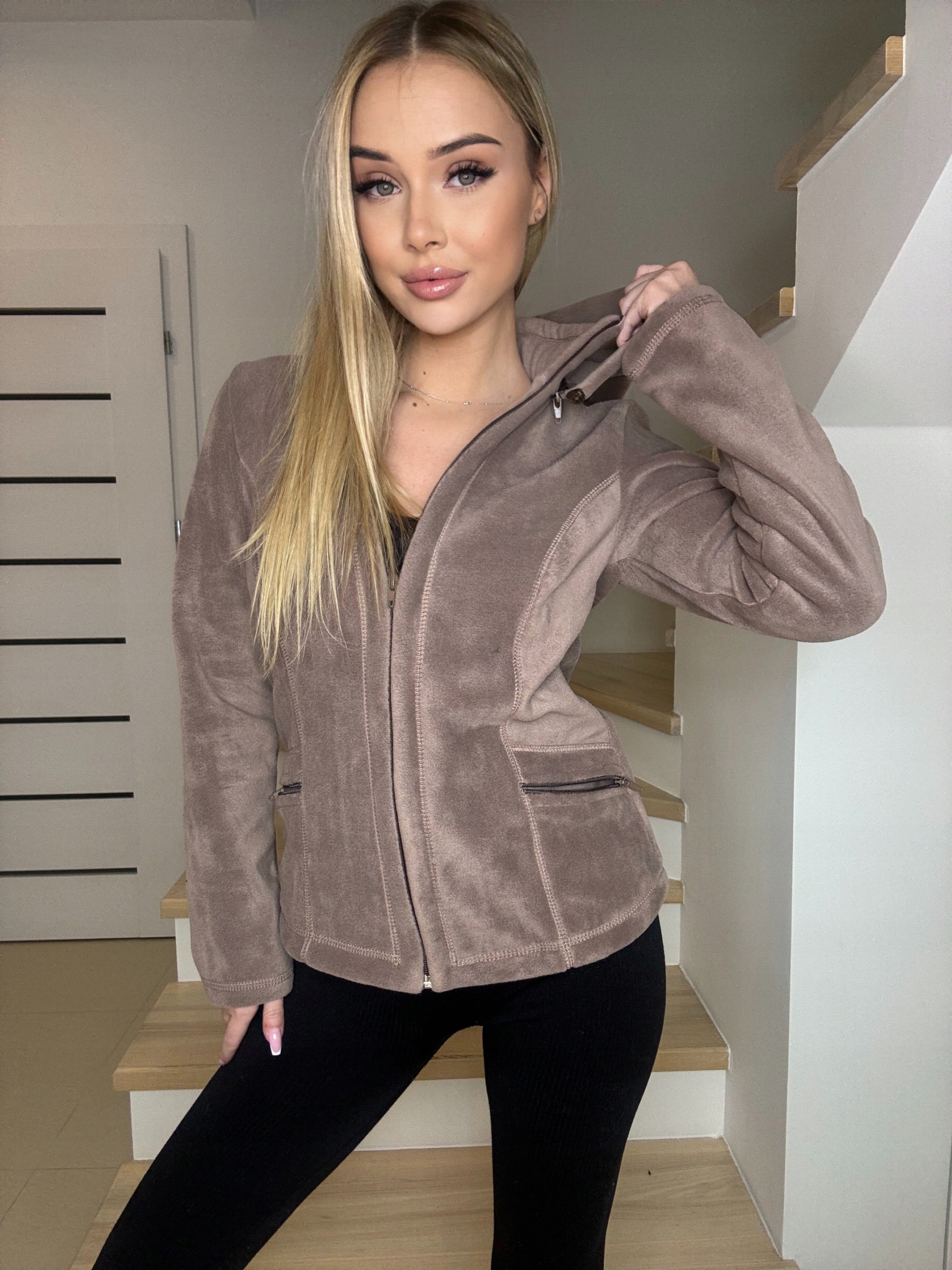 PASOWANA BLUZA POLAROWA,PRODUCENT POLSKI,KAPTUR ODPINANY ROZMIAR L Kolekcja WIOSNA LATO JESIEŃ