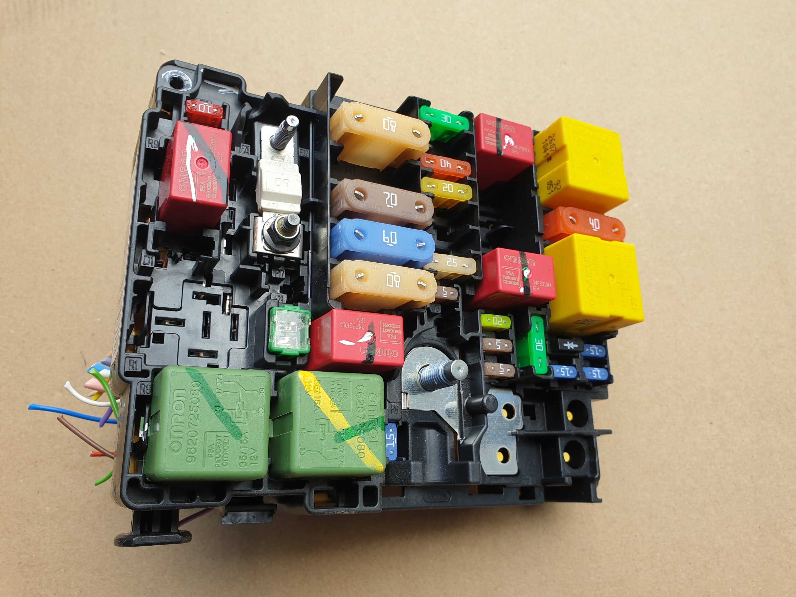 compartment BEZP. module PEUGEOT 208 CITROEN C3 9804848480