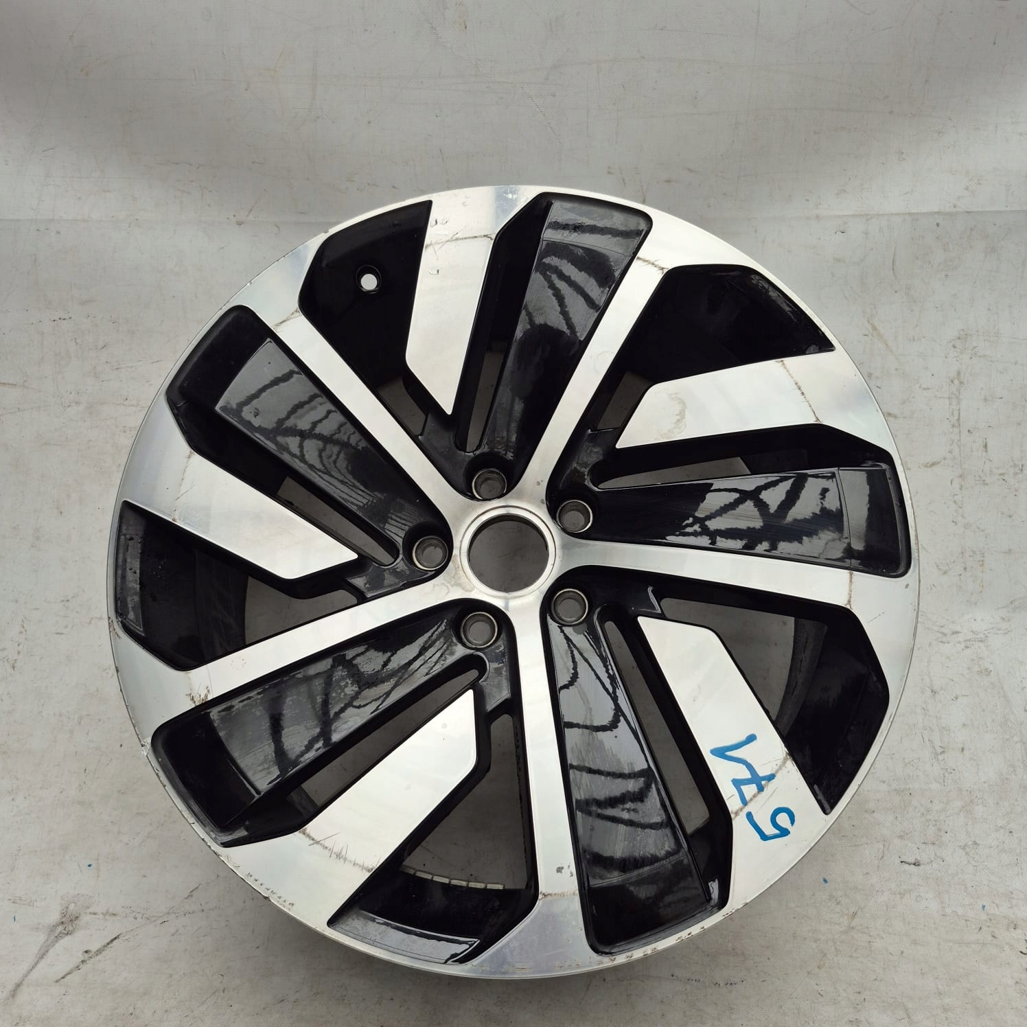 VW ARTEON 3G8 disk hliníkový 19" 3G8601025P