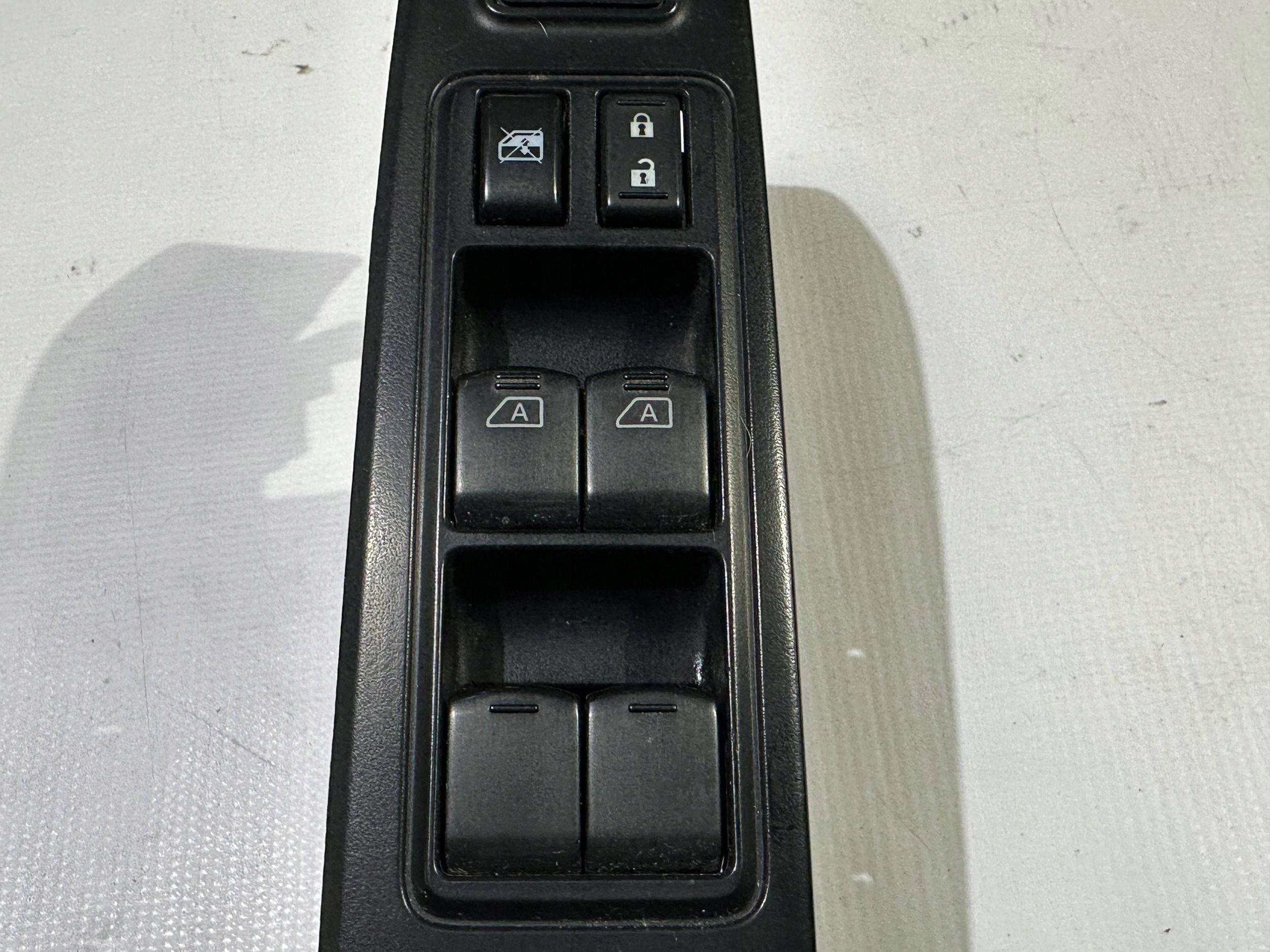 Panel Module Bouton Vitres Chauffeurs Nissan Titan 2016+
