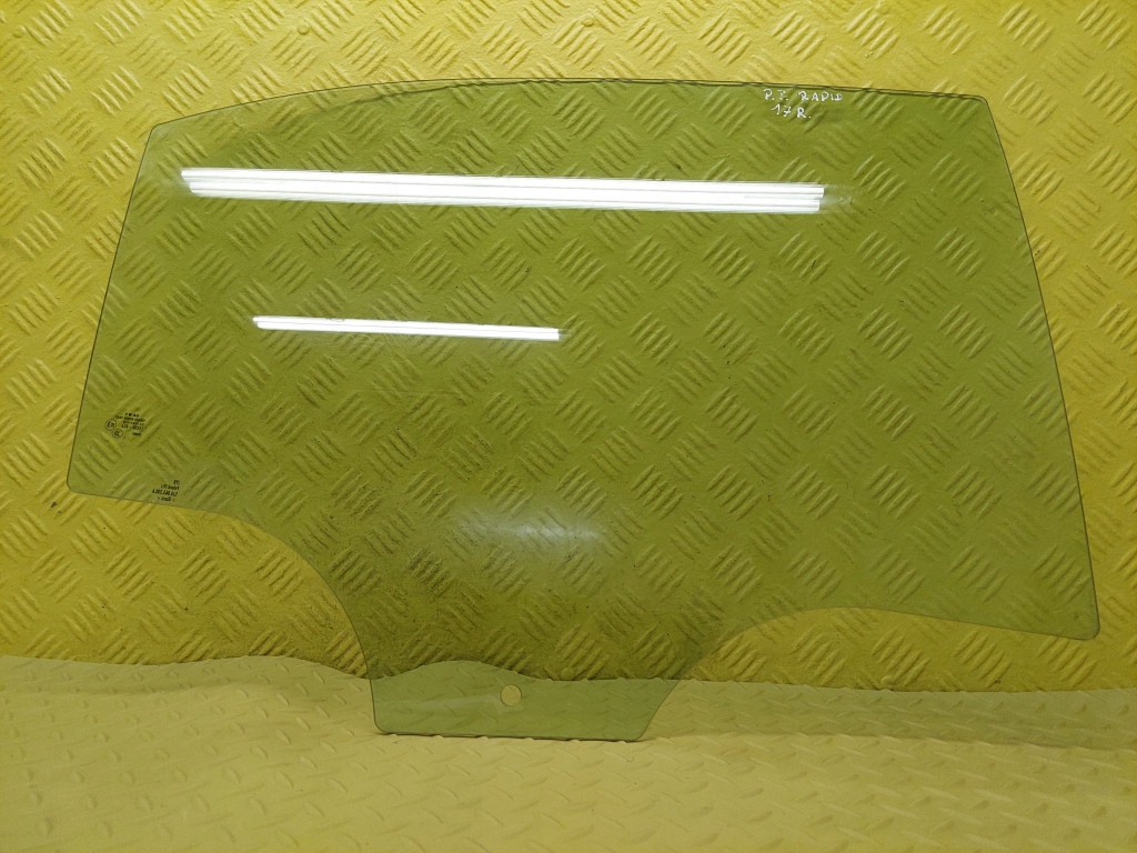 SKODA RAPID II window door right rear part