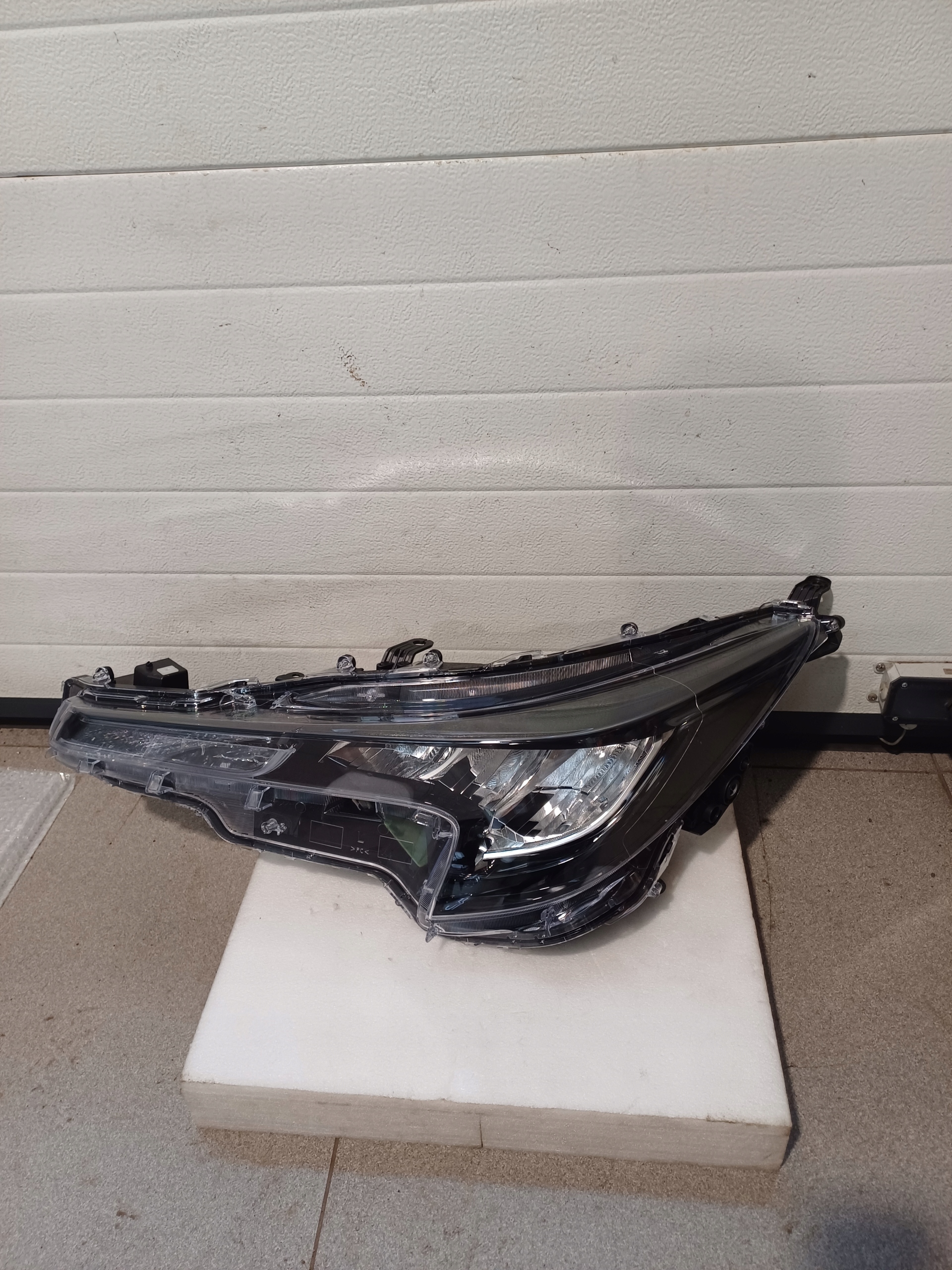 light left front front TOYOTA COROLLA E21 XII 81150-02S60 90154118
