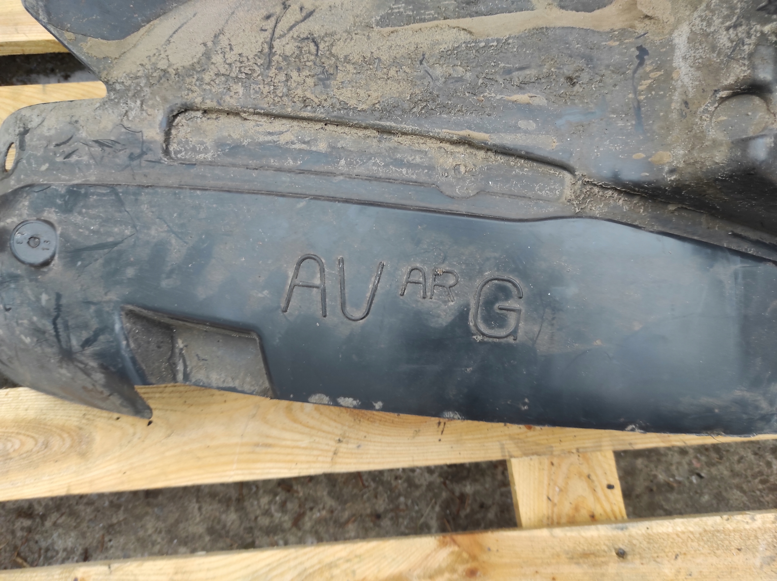 mudguard left front left front RENAULT TRAFIC III 93867897