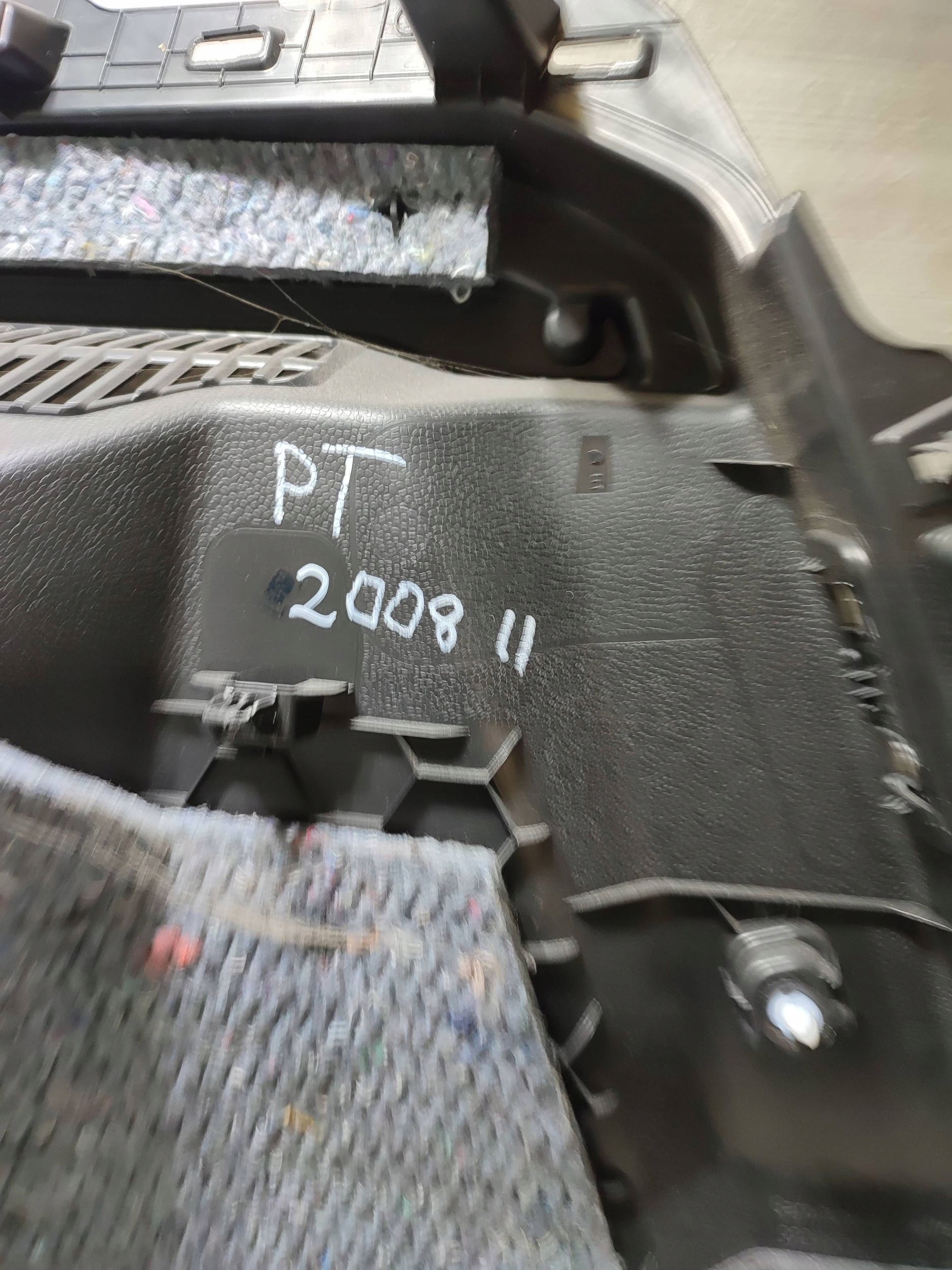 Peugeot 2008 II 2020 rear part side right side / upholstery / boot