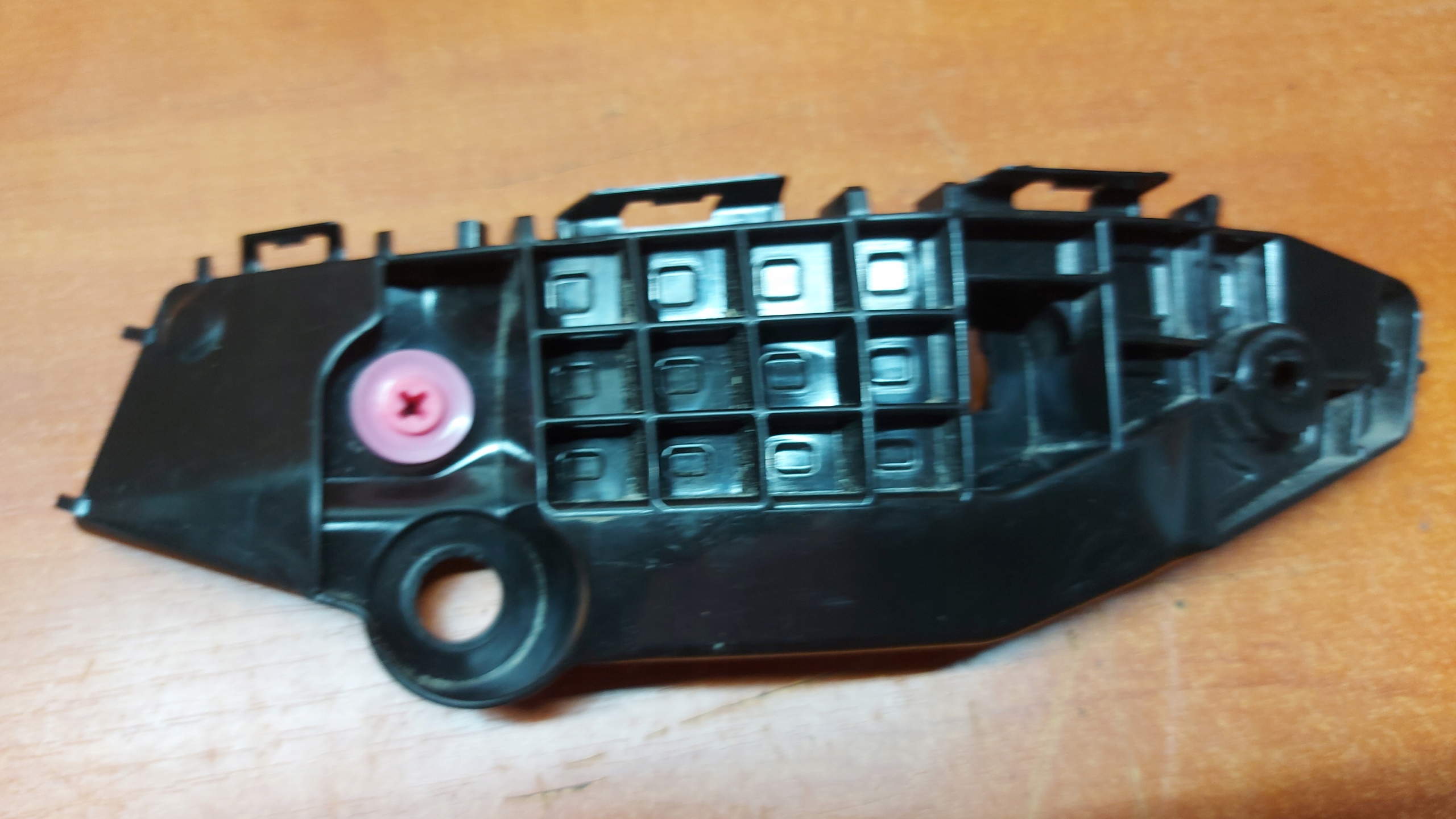 bumper bracket left front front TOYOTA RAV4 V 18