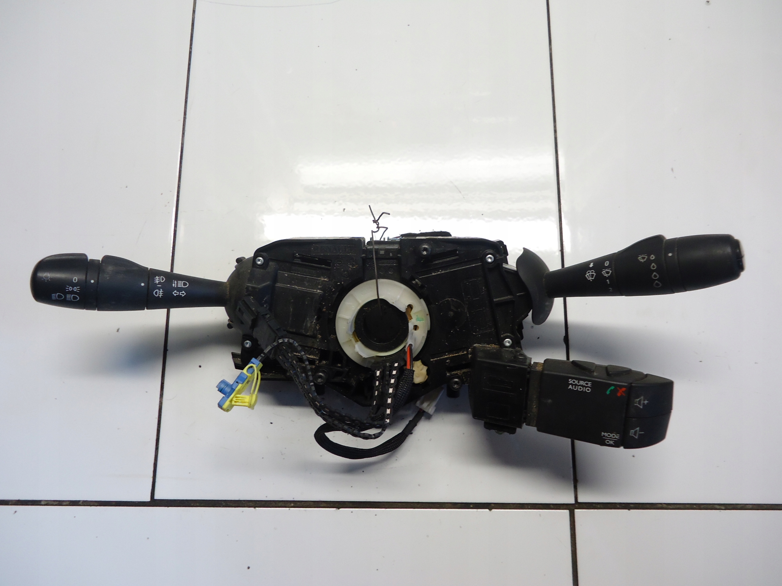 RENAULT TRAFIC III commande levier commodo sous volant 93868051