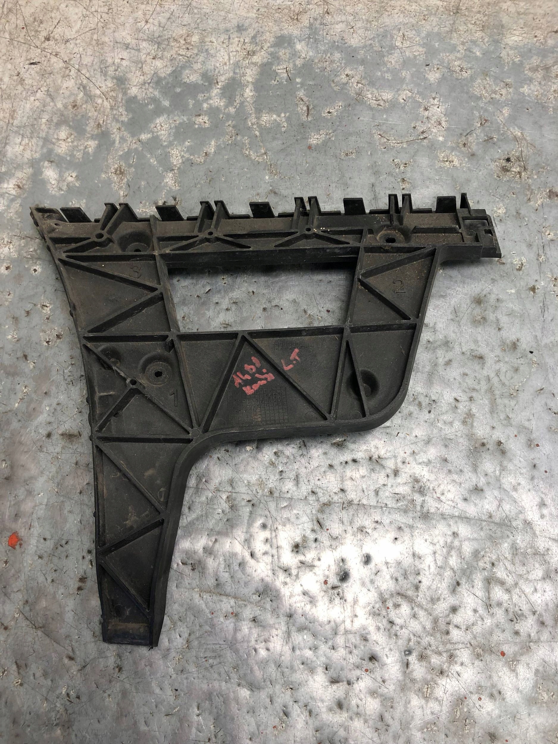 bumper bracket left rear part AUDI A4 B8 KOMBI 8K9807453