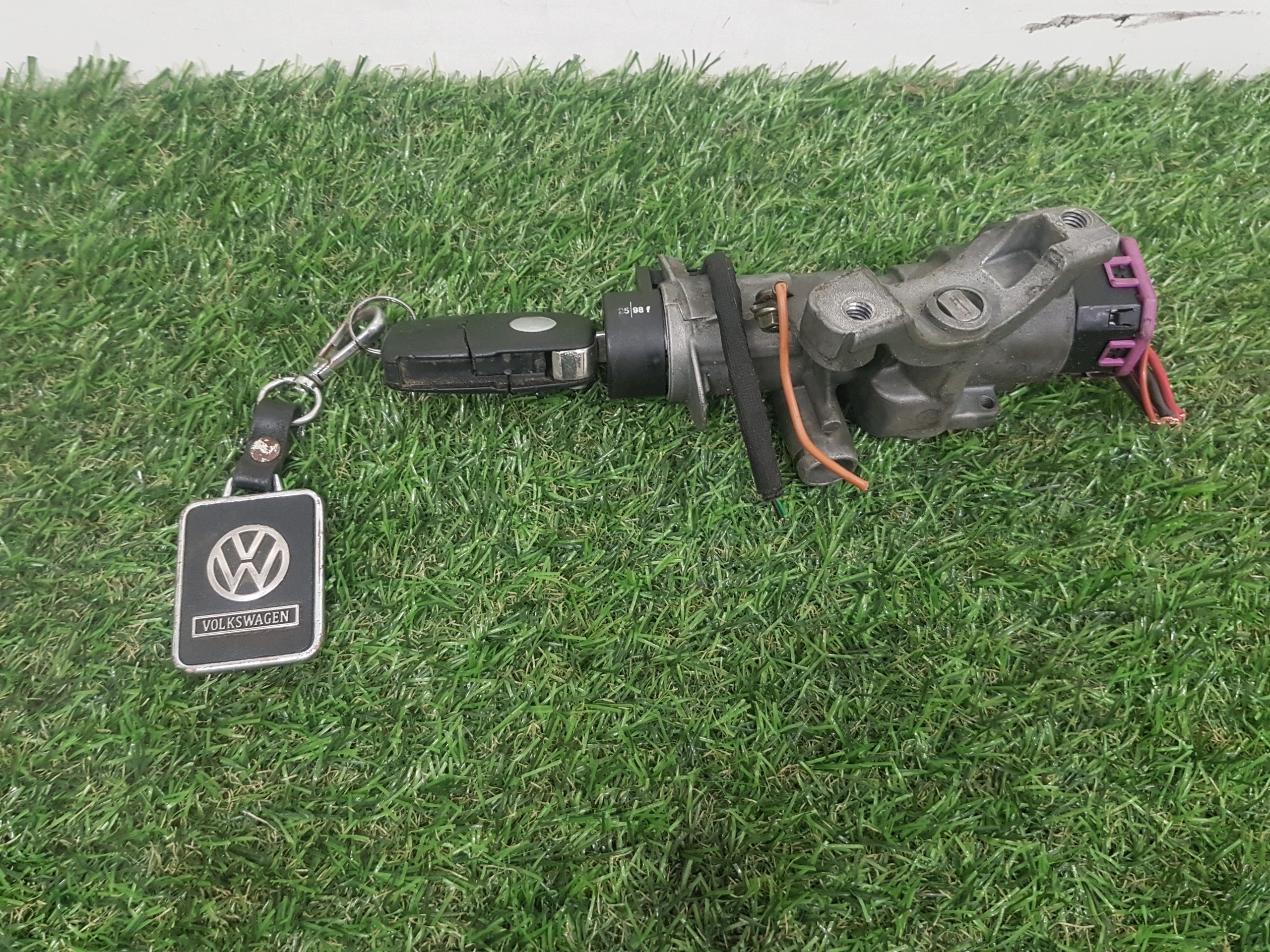 ignition Z with key VOLKSWAGEN NEW BEETLE 4B0905851B