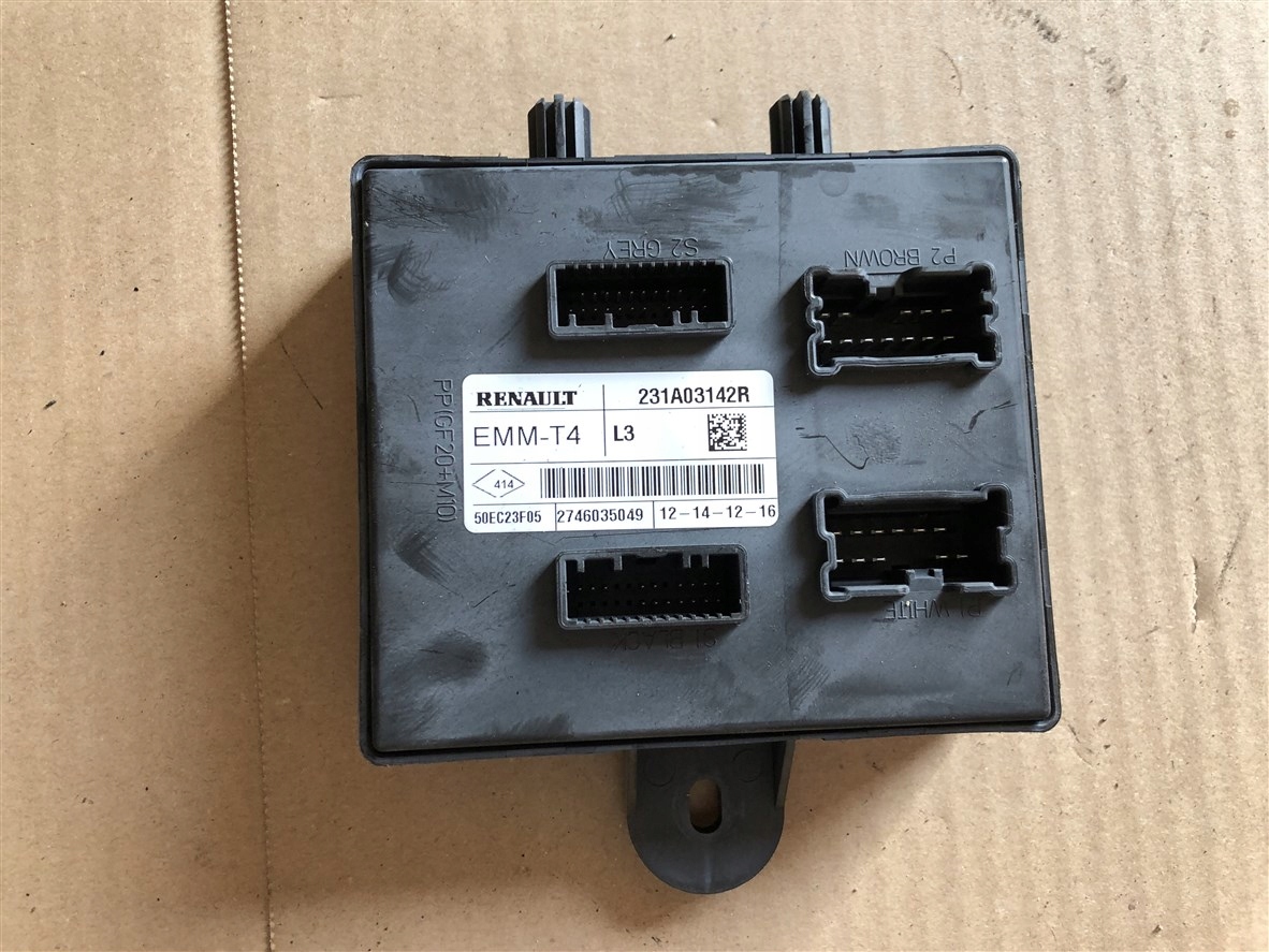 блок предохранителей 231A03142R renault TRAFIC III 14-19R.