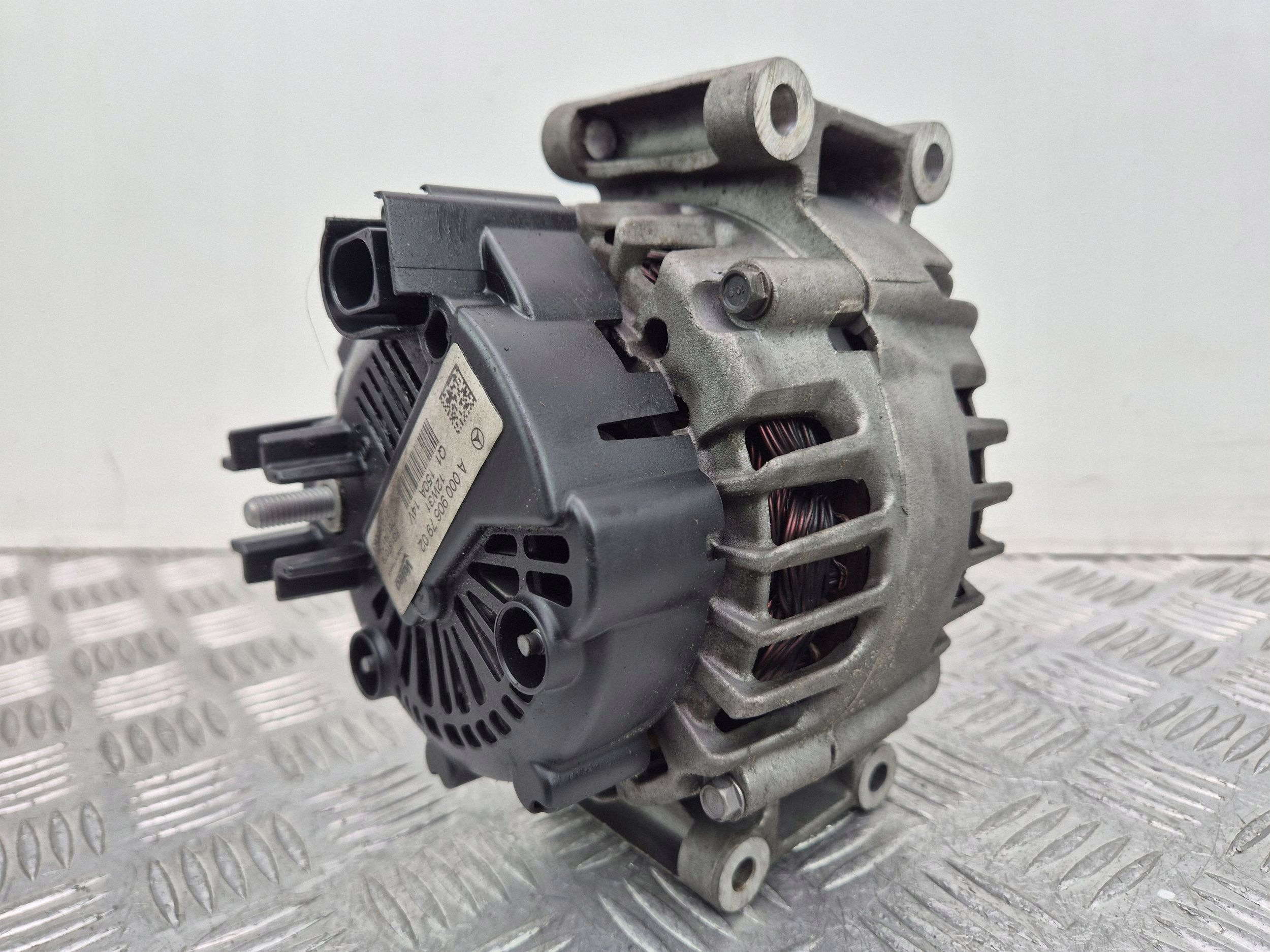 Mercedes C180 W204 1.8 Alternator A0009067902