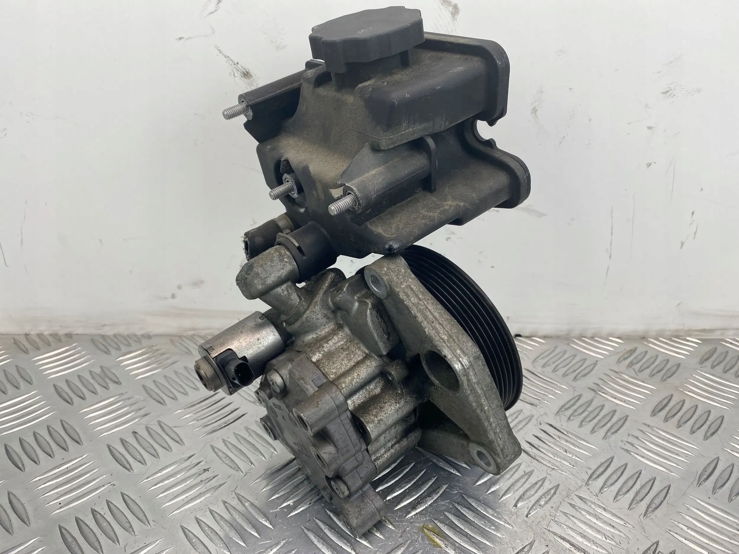 Mercedes-Benz E W212 Pompa servosterzo A0054668101
