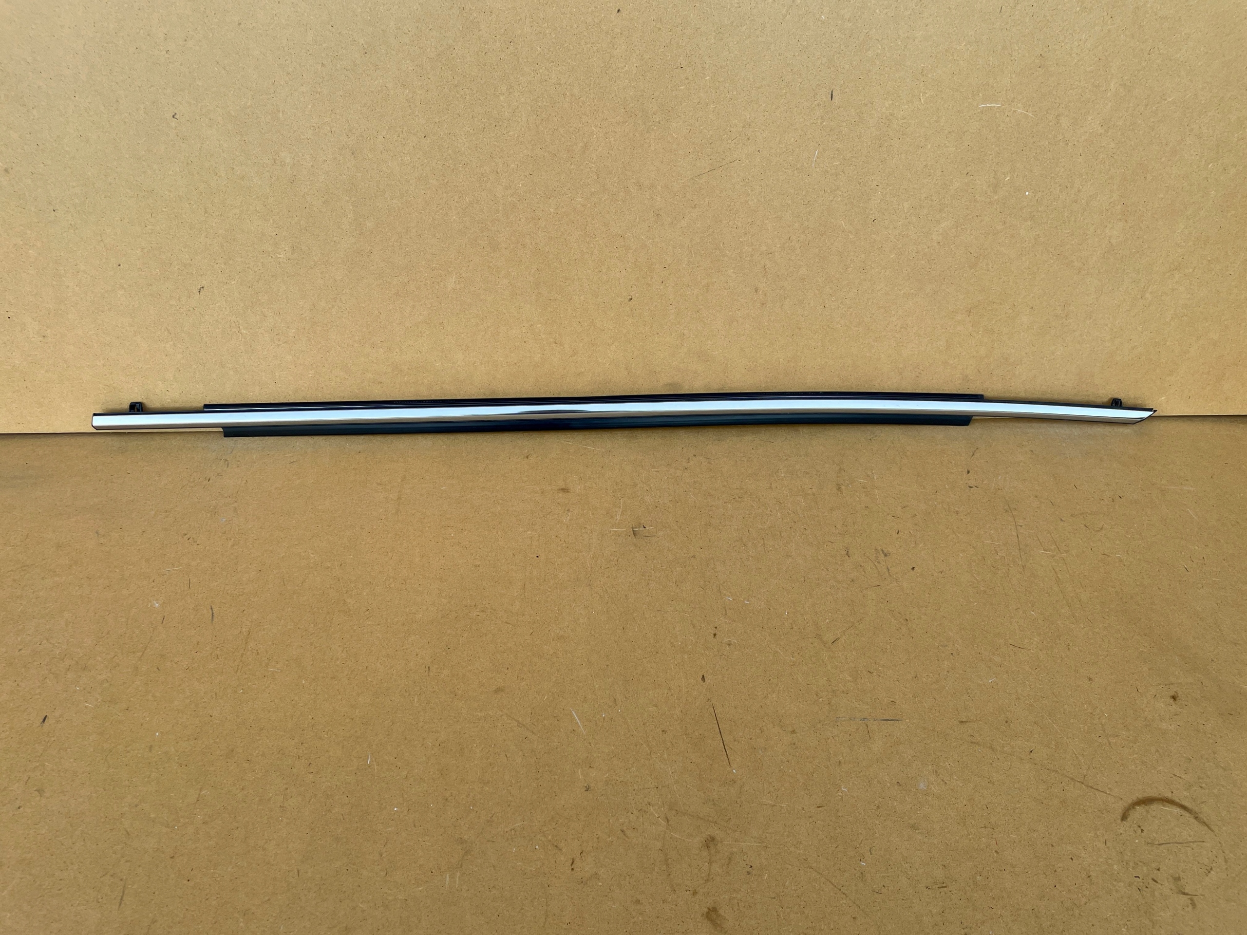 LISTWA ZGARNIAJĄCA PRZÓD LEWY MAZDA 6 KOMBI 19-