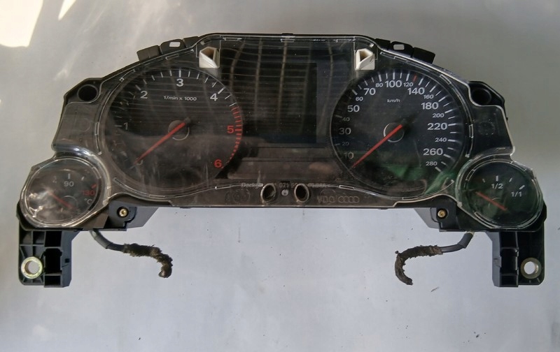 LICZNJK Kombiinstrument AUDI A8 D3 4E0920901