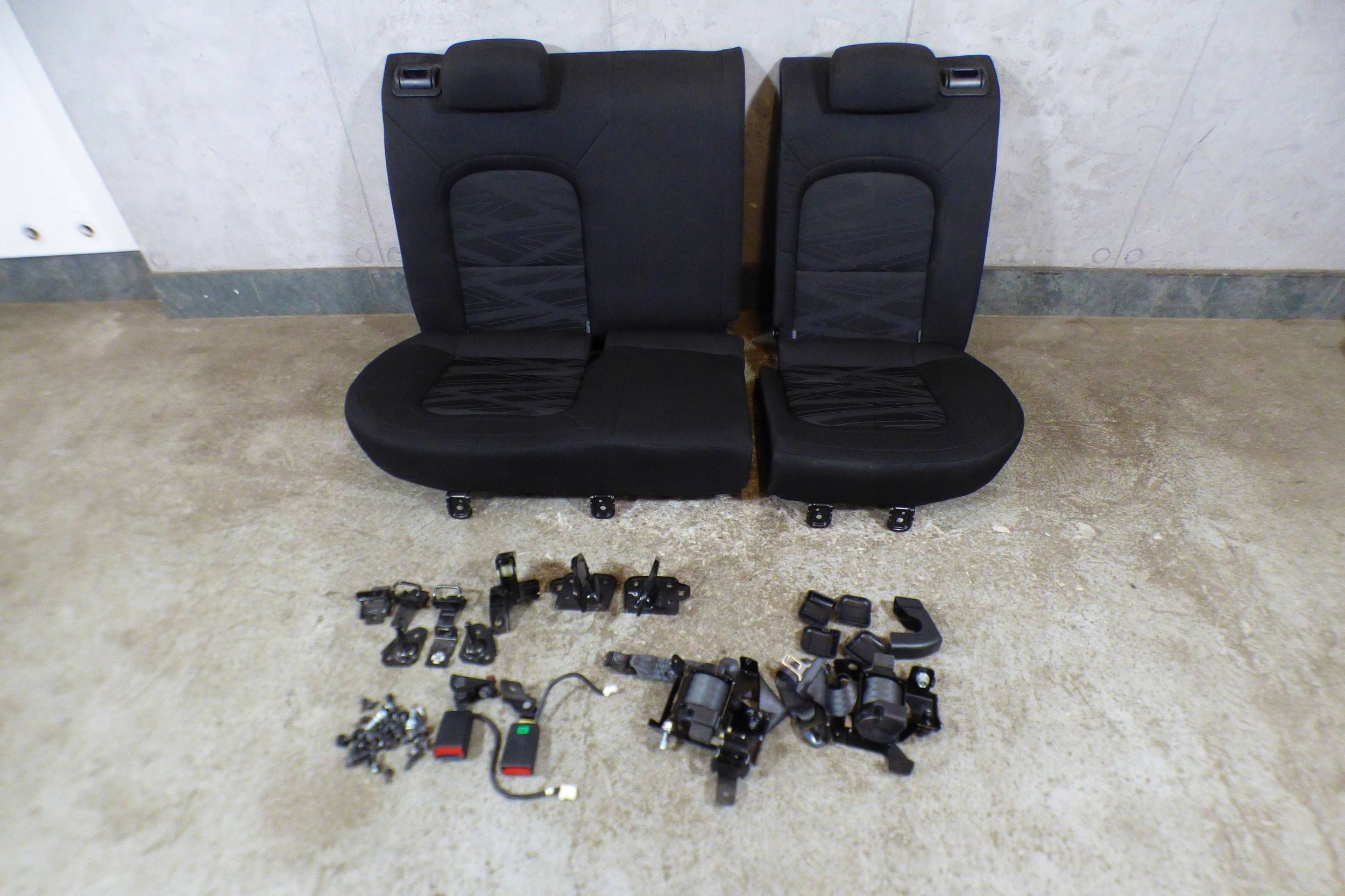 KIA Ceed III HB 5D Sitz zapinki Gurten heck KPL.