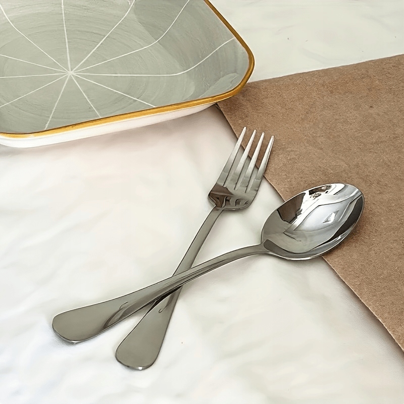 ZESTAW SZTUĆCÓW SREBRNE SZTUĆCE NIERDZEWNE NA 6 OSÓB ZESTAW 24 ELEMENTY Wykończenie połysk