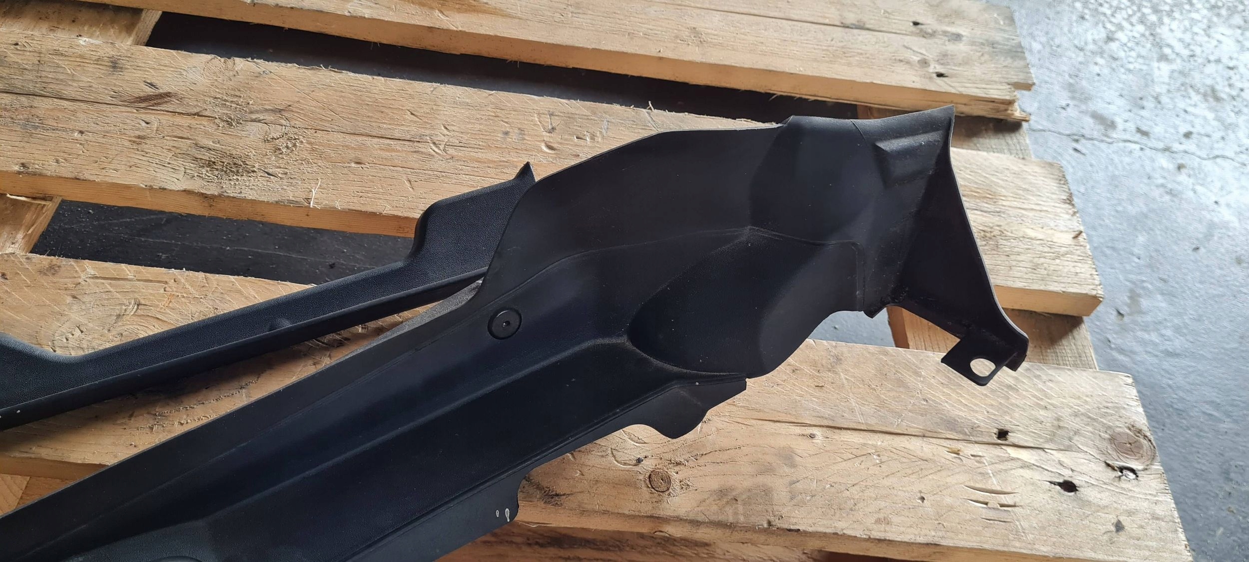 A4 B9 8W cap cover of a fender left left front 8W0821169