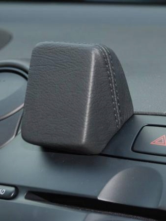 Konsola Kuda pod telefon navi do Mazda 2 od 2007