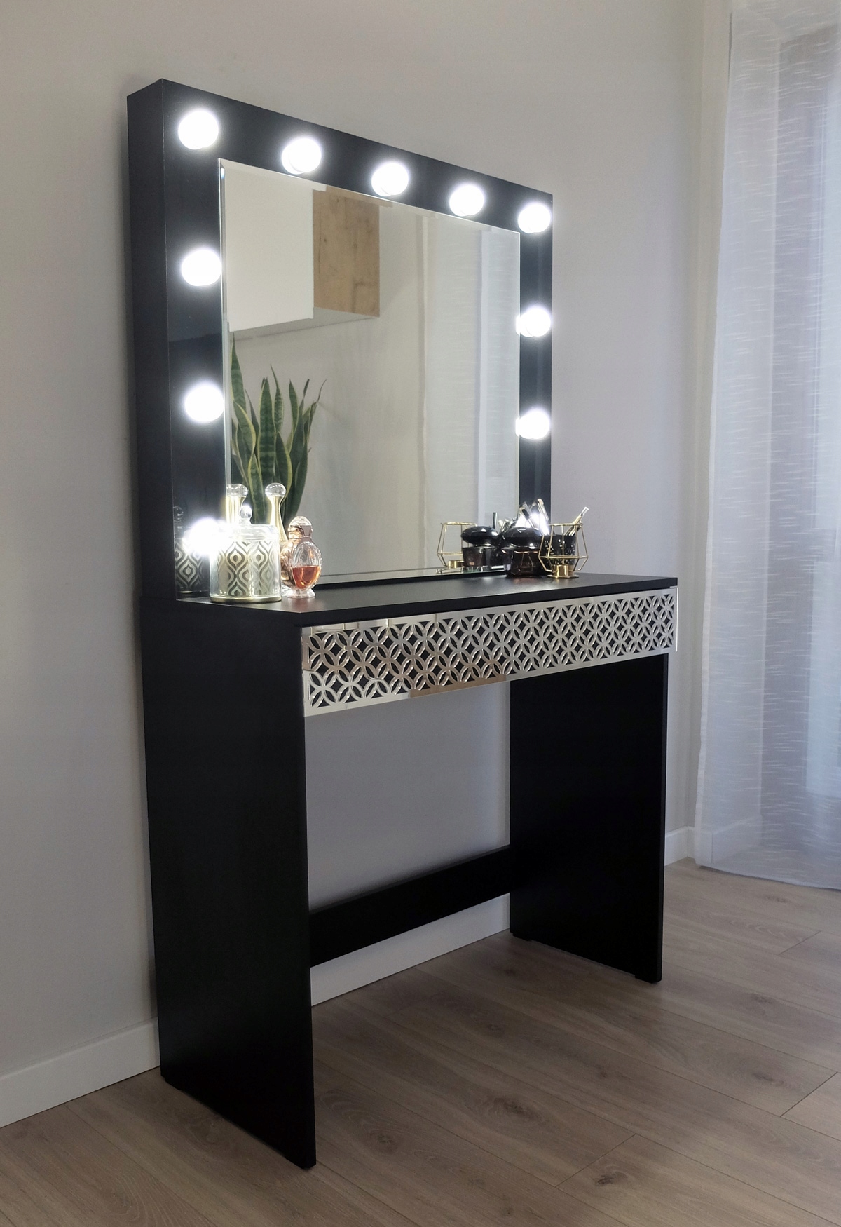 TOALETKA DO MAKIJAŻU WIZAŻU Z OŚWIETLENIEM LUSTRO Marka inna