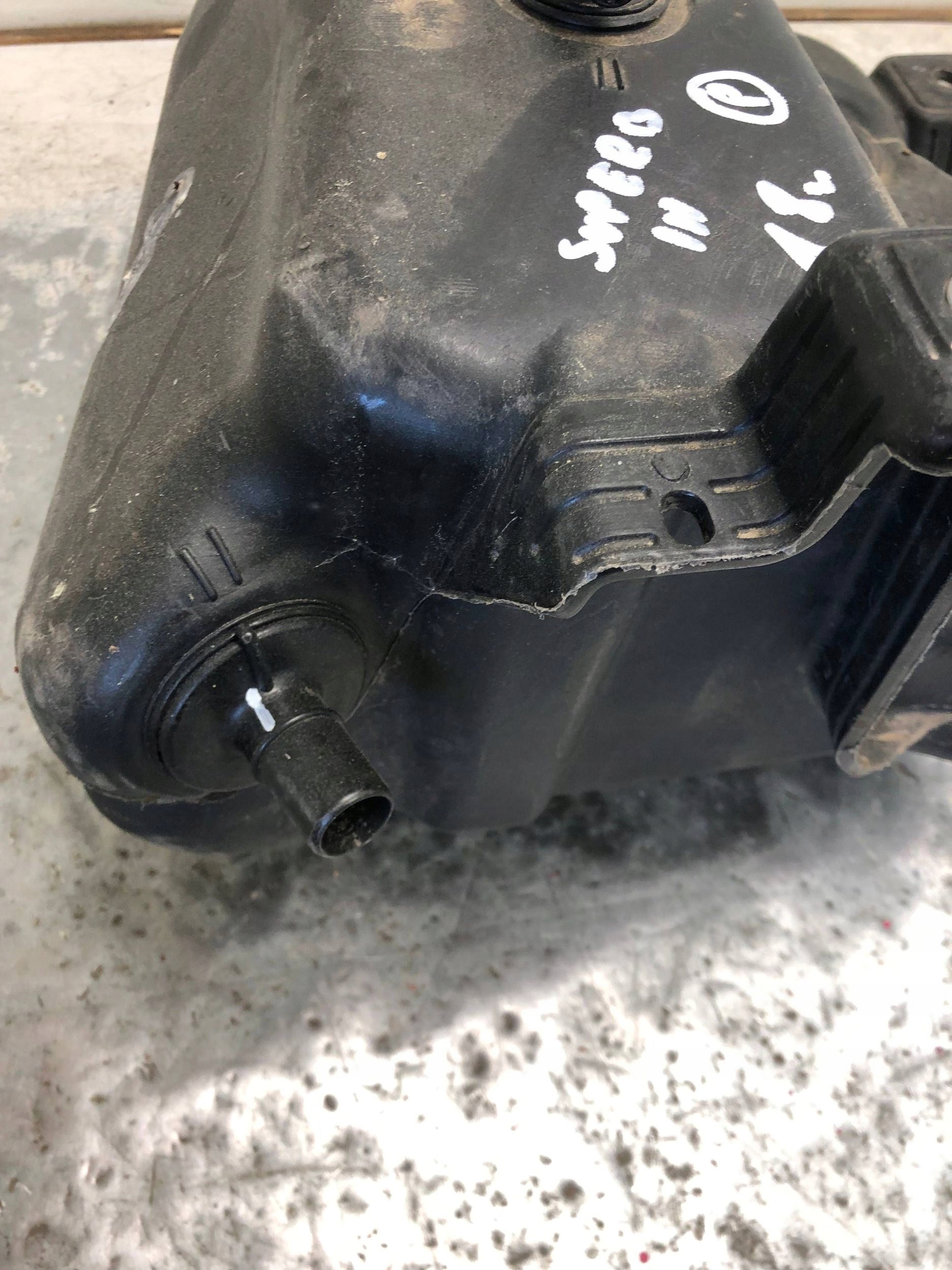 Behälter ADBLUE SKODA SUPERB III B8 3Q0131877D 3Q013187D
