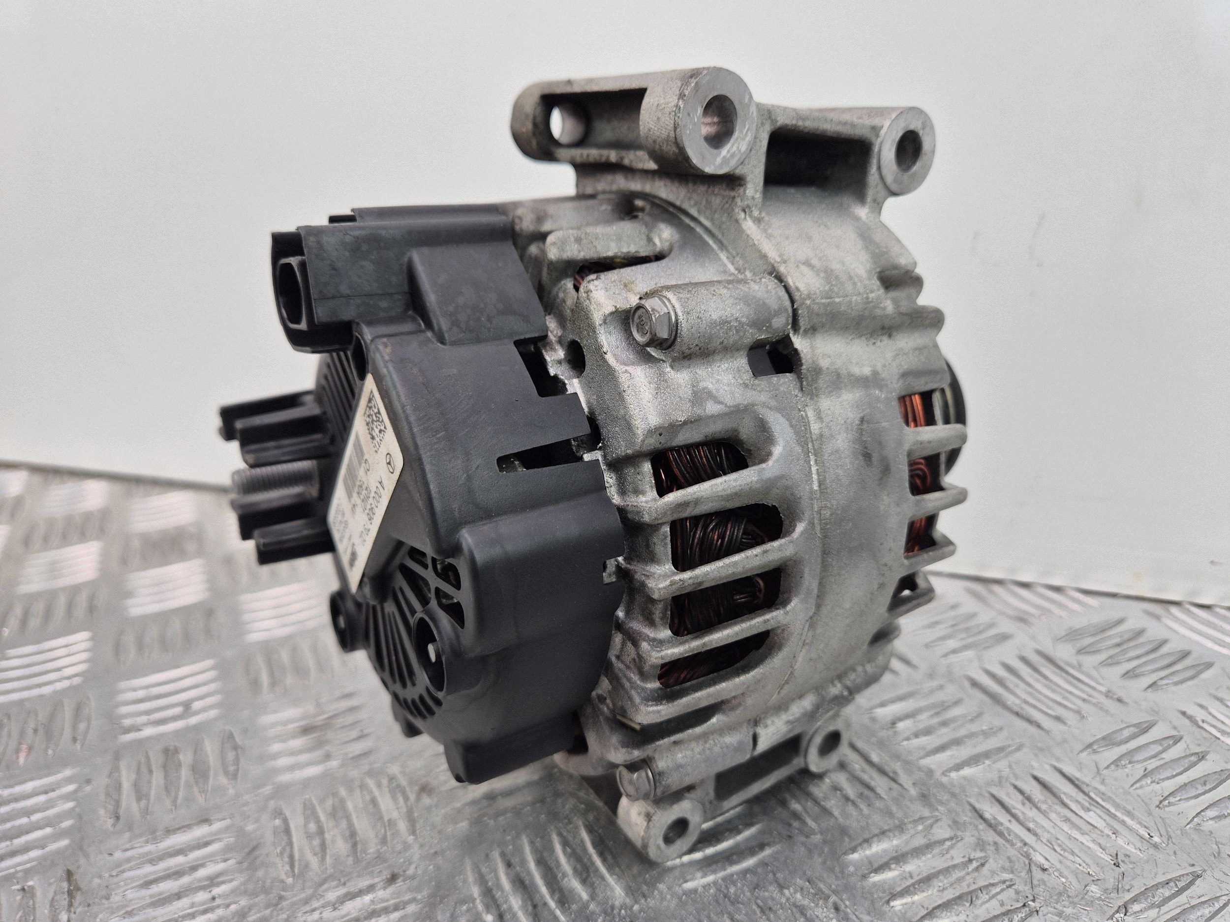 Mercedes C200 CGI W204 Alternator 271.860 A0009067902