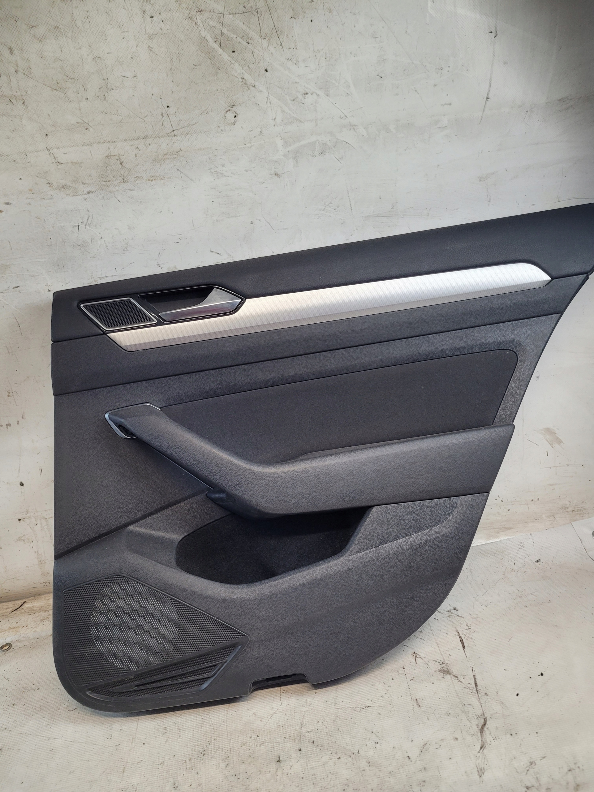 side upholstery handle door right rear part VW PASSAT B8 KOMBI 15r.