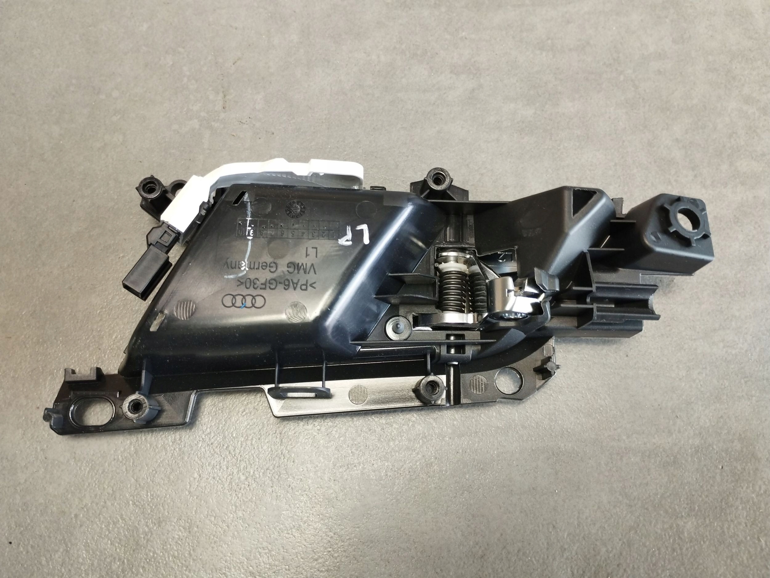 Audi A4 S4 B9 8W handle inner left front 8W0837019C