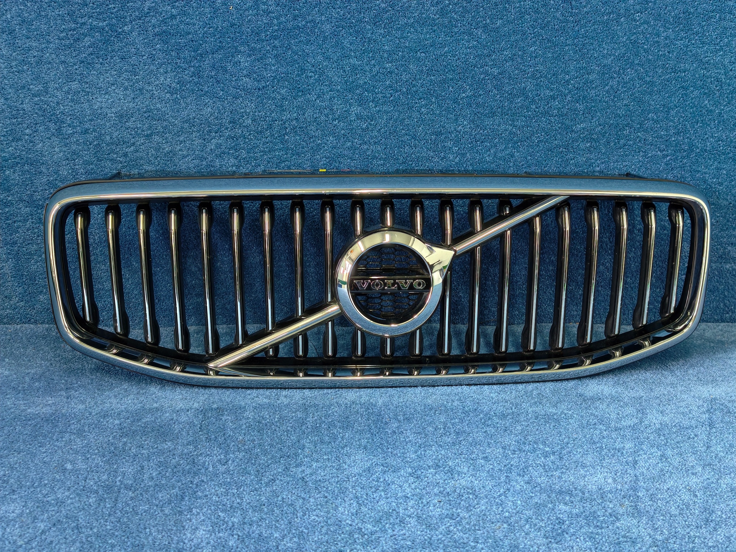 VOLVO XC60 II front prekladgrill radiator CHROM original 31425535 OPIS!