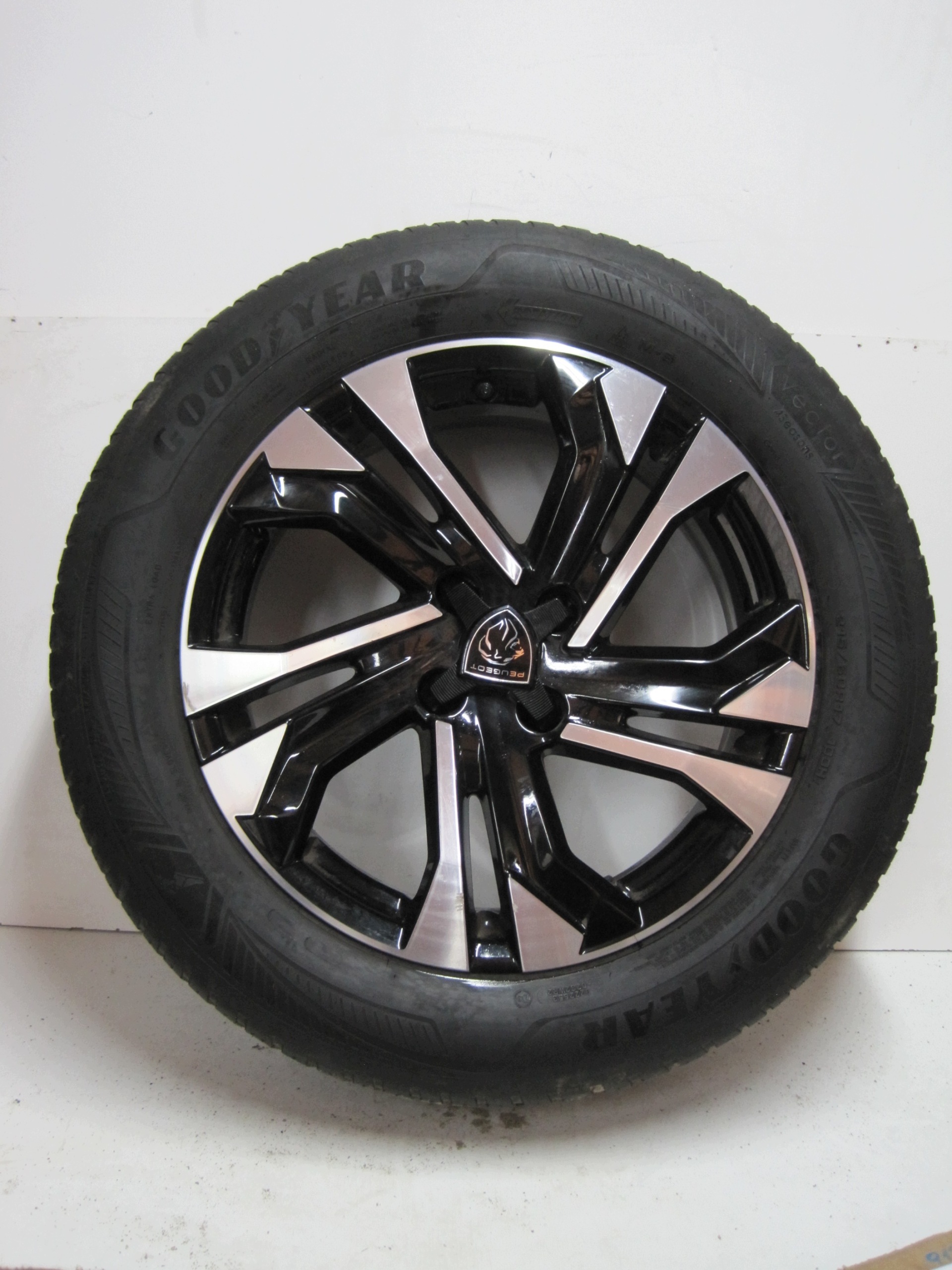 wheels discs tyres PEUGEOT 2008 II R17 5MM M+S