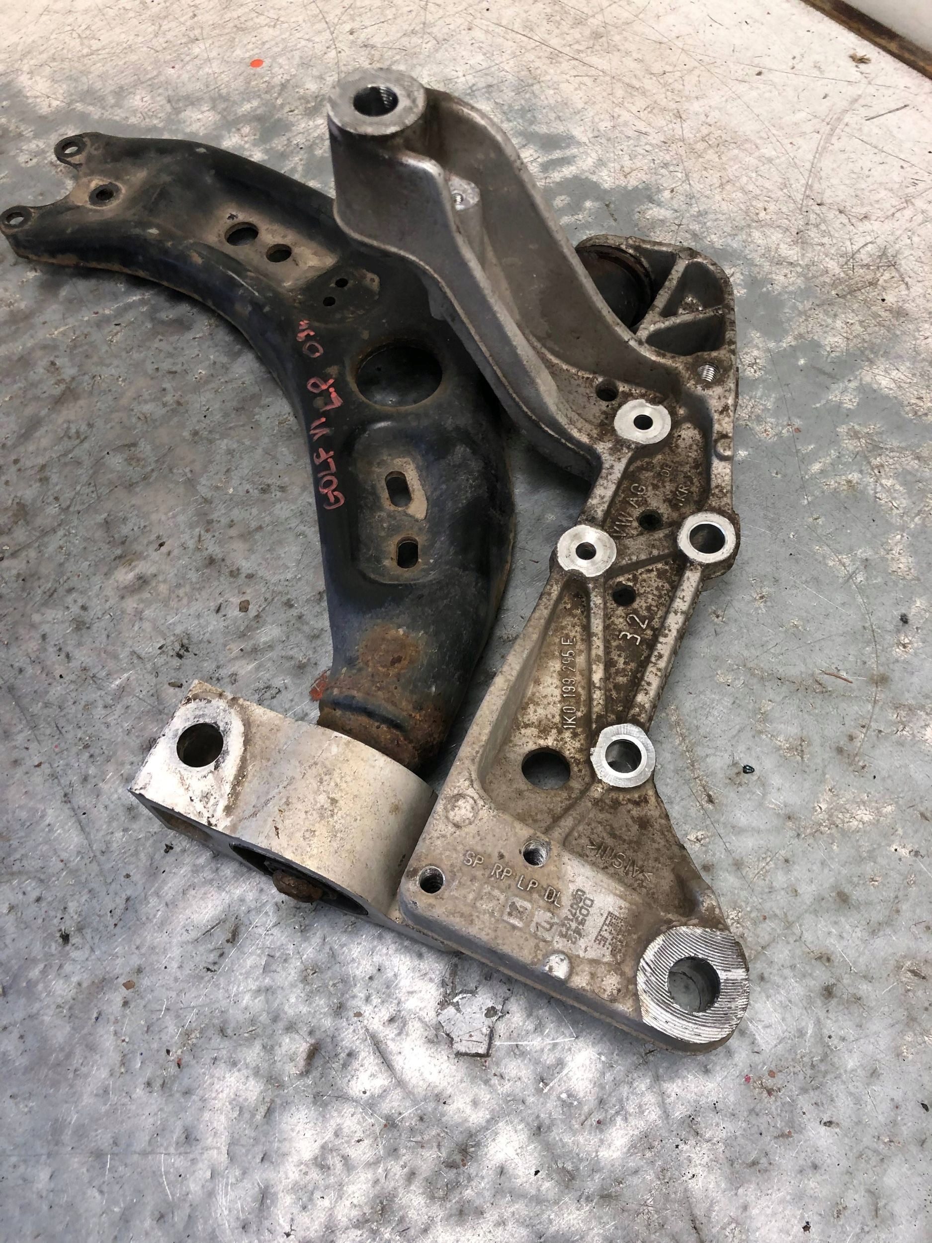arm left front VW GOLF VI 1K0199295E 1K0199231J