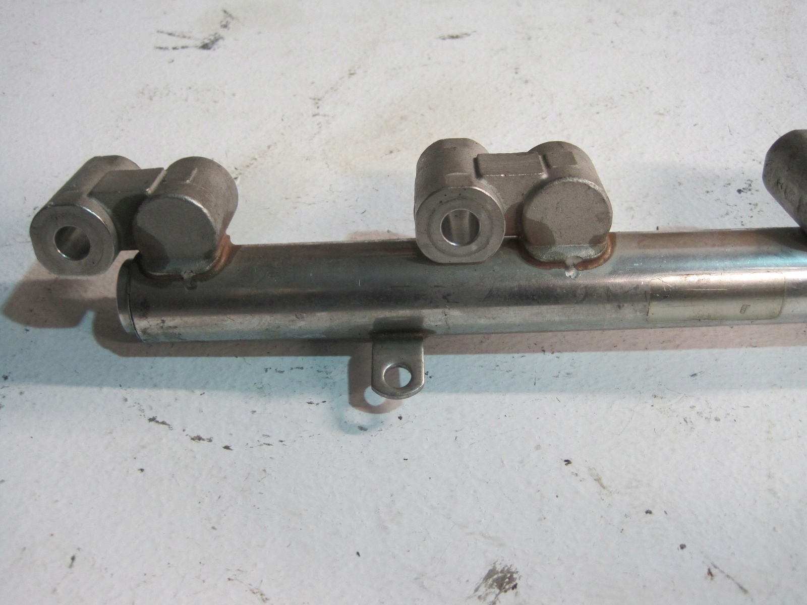 injection ramp JAGUAR XF 2,0iT BB5E-9F797-BC