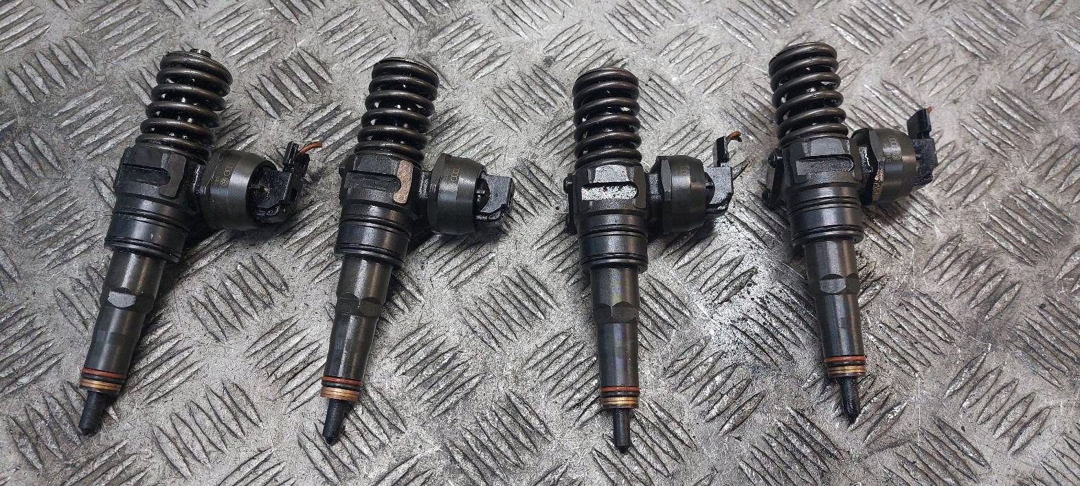 Einspritzdüsen KOMPLET VOLKSWAGEN GOLF IV 038130073AM