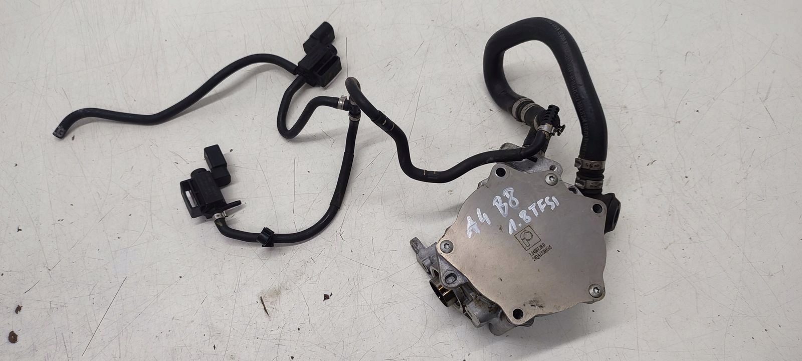 pump vacum vacuum vacual Audi A4 B8 1,8 TFSI CDH