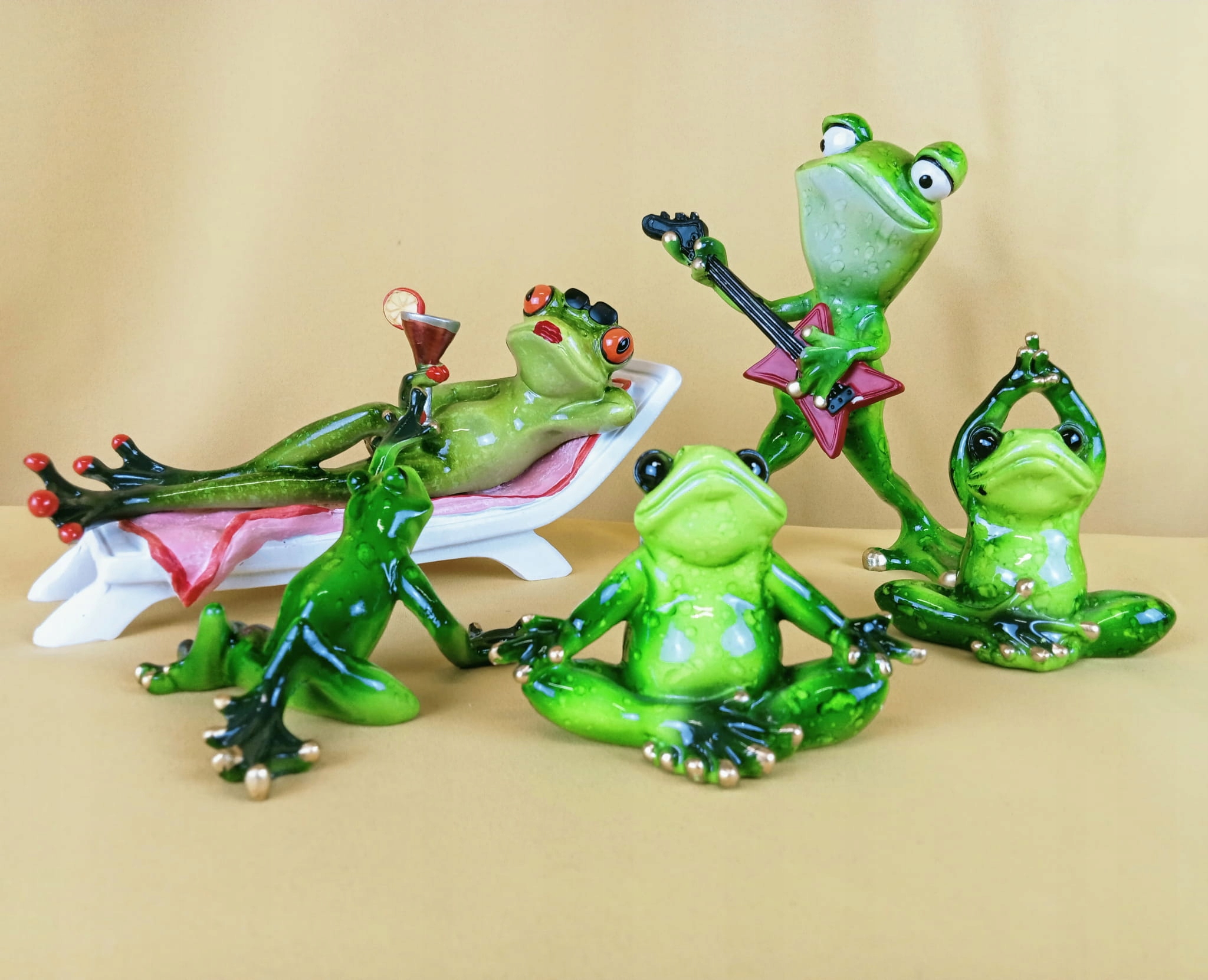 FIGURKA ŻABA NA LEŻAKU Z DRINKIEM EAN (GTIN) 5902663185511