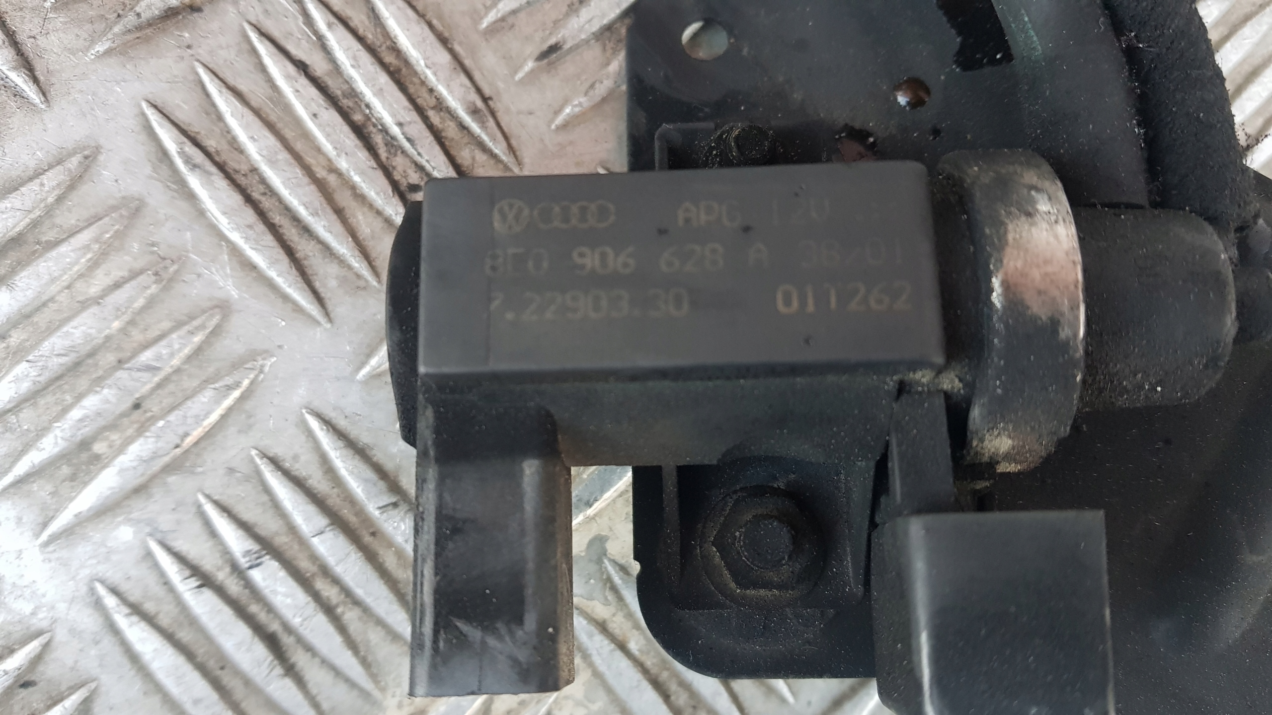 AUDI A4 B6 1.9 TDI Sensor Druck 8E0906628A