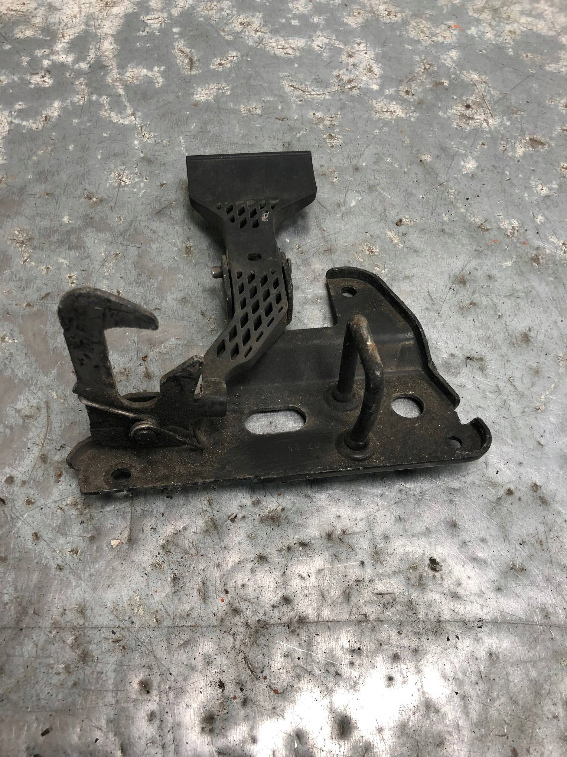 lock RYGIEL bonnets AUDI A4 B7 8E0823480F