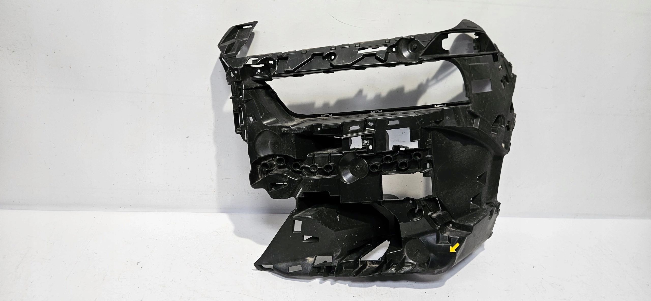 support holder of a bumper left front BMW 7 G70 22- original 5A67221