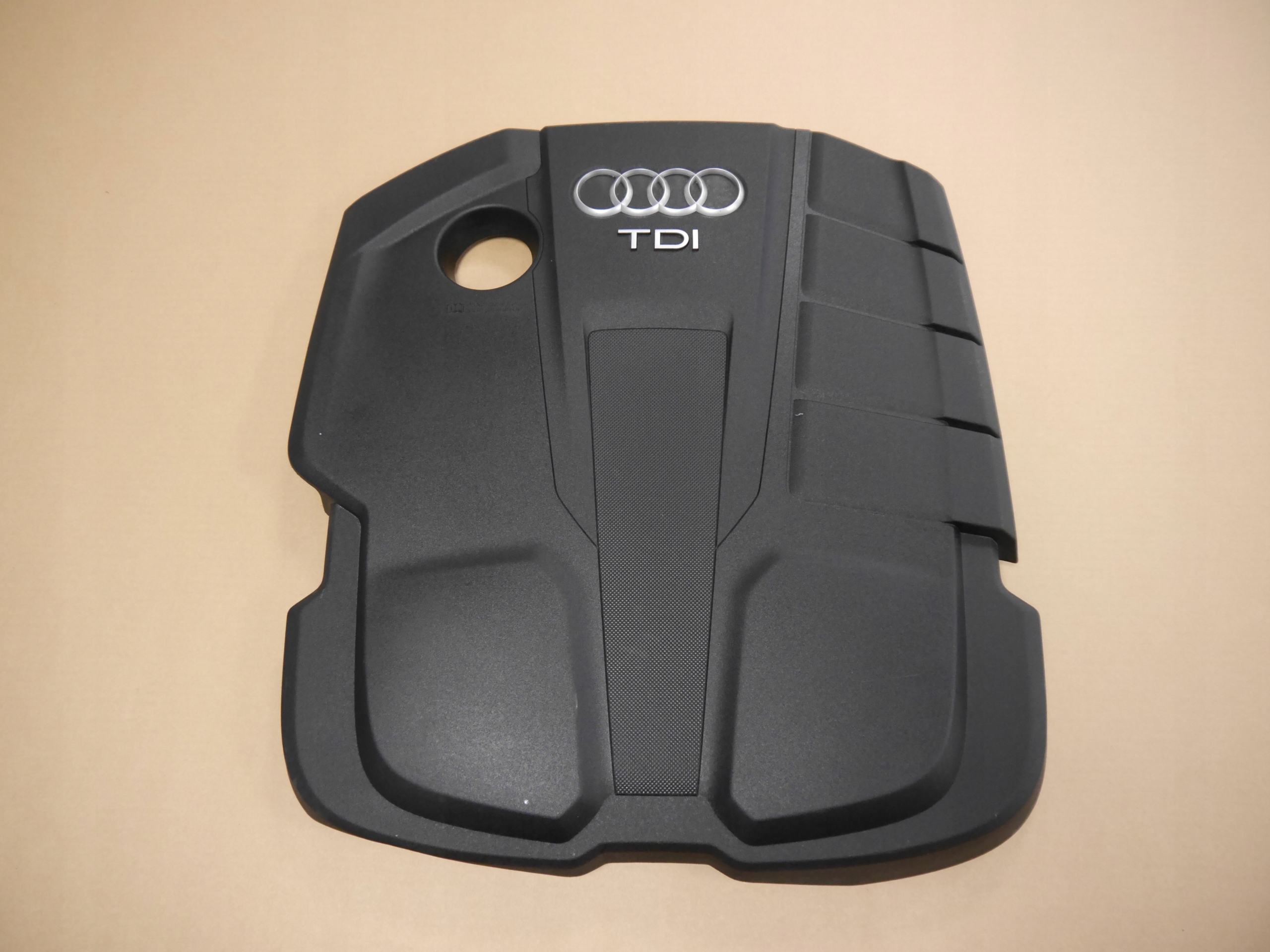 Audi A5 A4 A6 капот двигуна 04l103925p