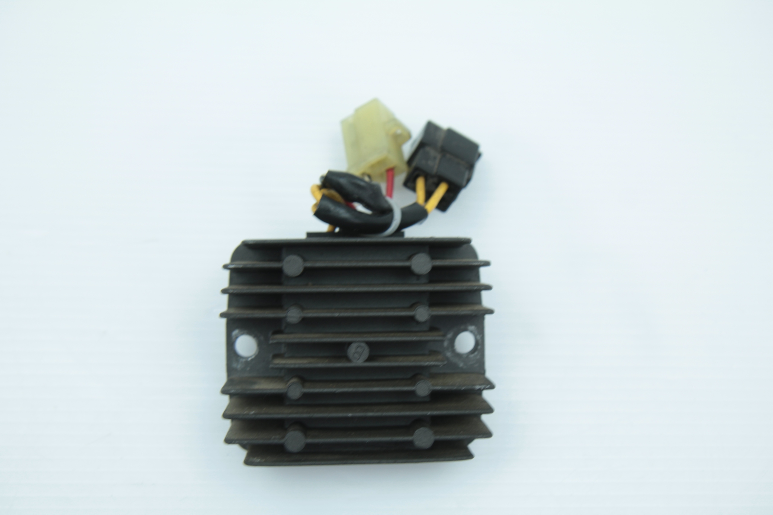 SUZUKI SV 650 S 98-02 REGULATOR NAPIĘCIA