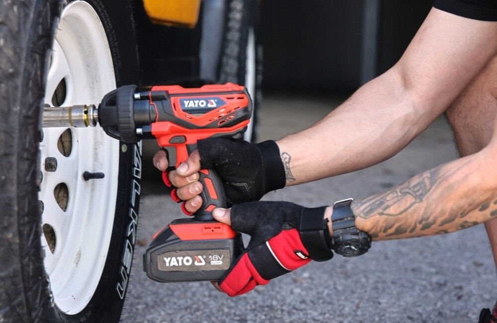 Klucz udarowy YATO YT-82804 Maksymalny moment obrotowy 300 Nm