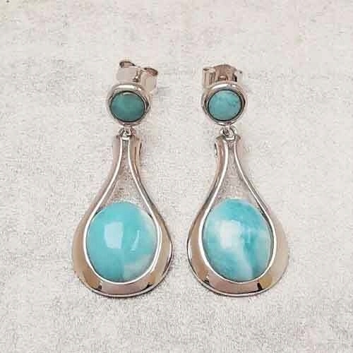 Podlouhlé stříbrné náušnice s larimarem