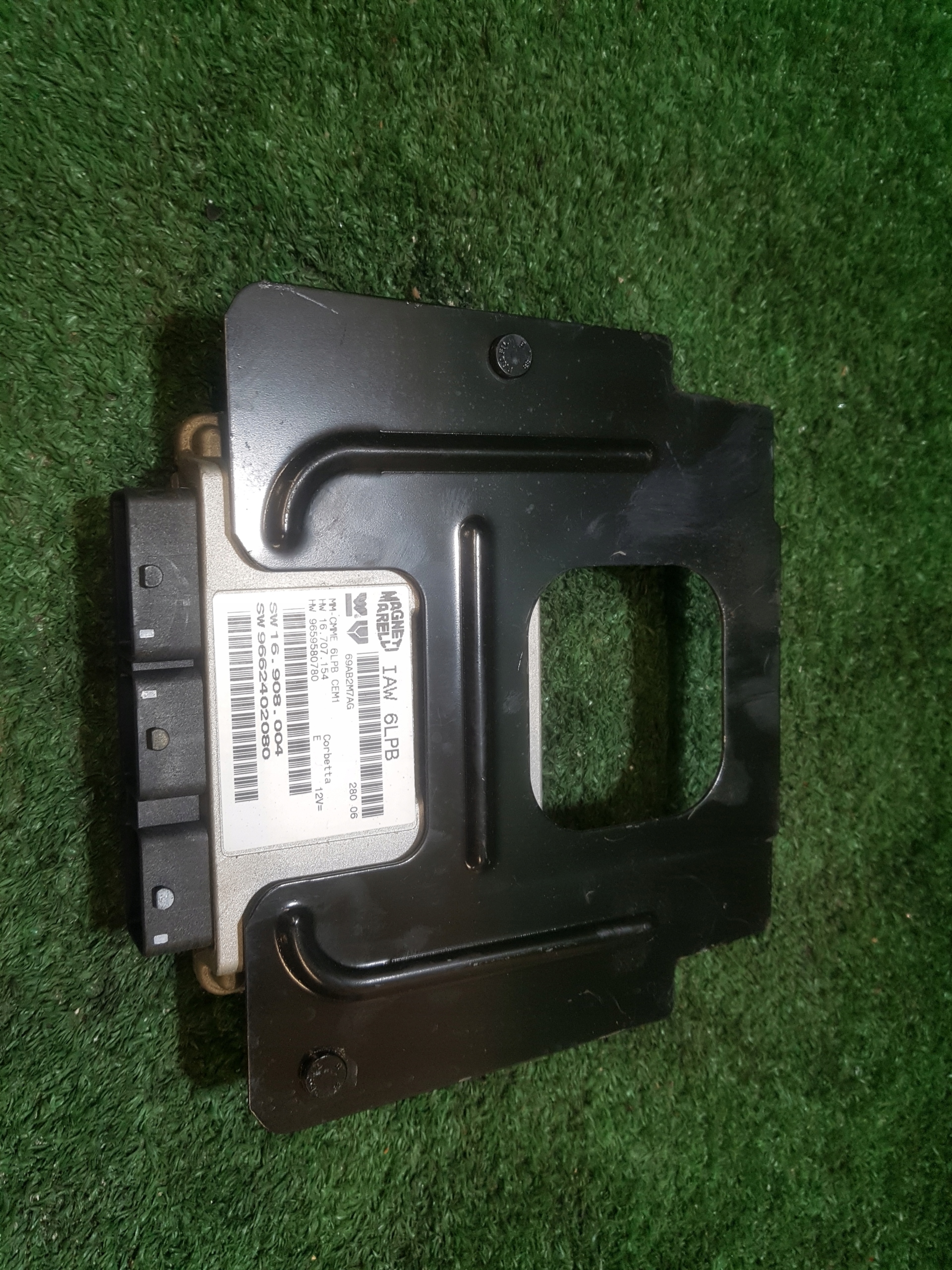 computer of the engine control unit CITROEN C4 GRAND PICASSO 9662402080